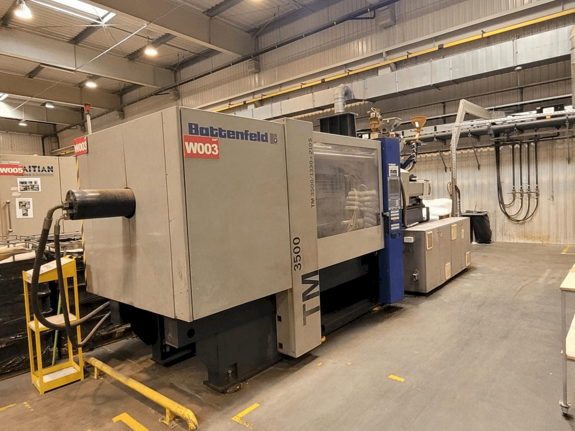 Vista frontal de la máquina Battenfeld TM 3500/1330+210S