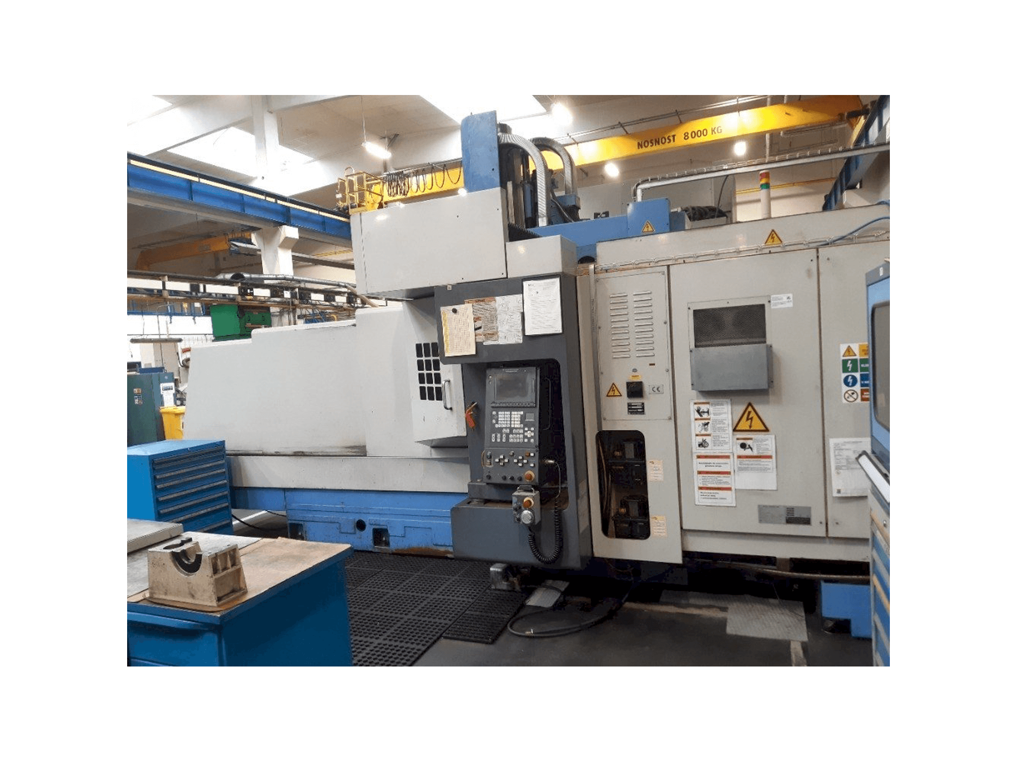 Vista frontal de la máquina Mazak FJV 35/80