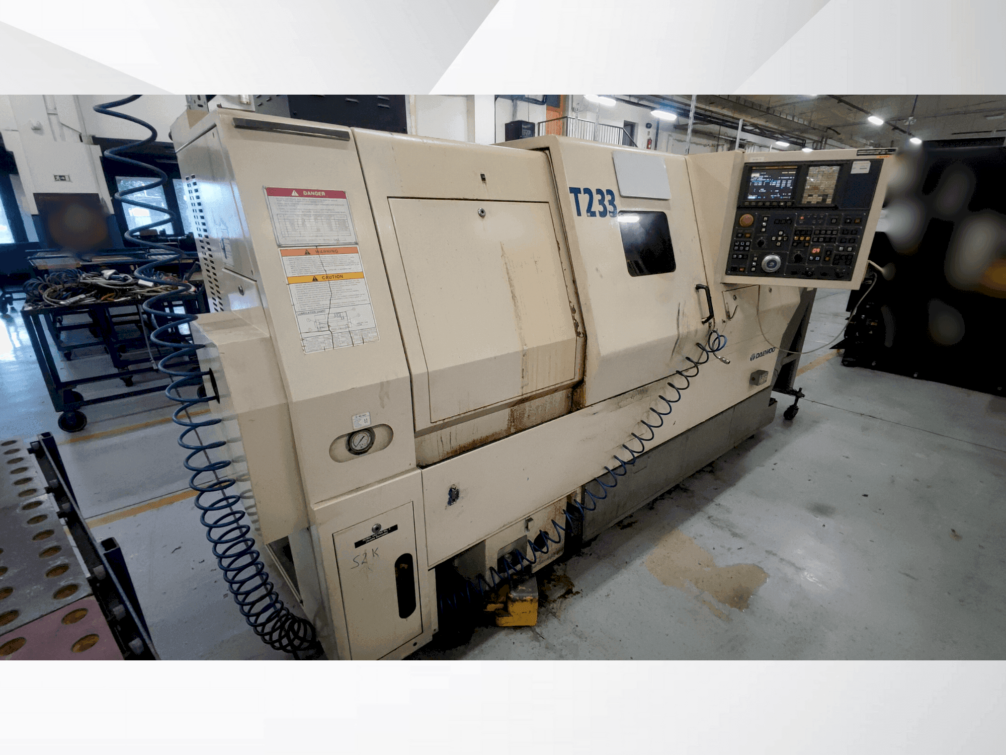 Vista frontal de la máquina DAEWOO puma 240 LB