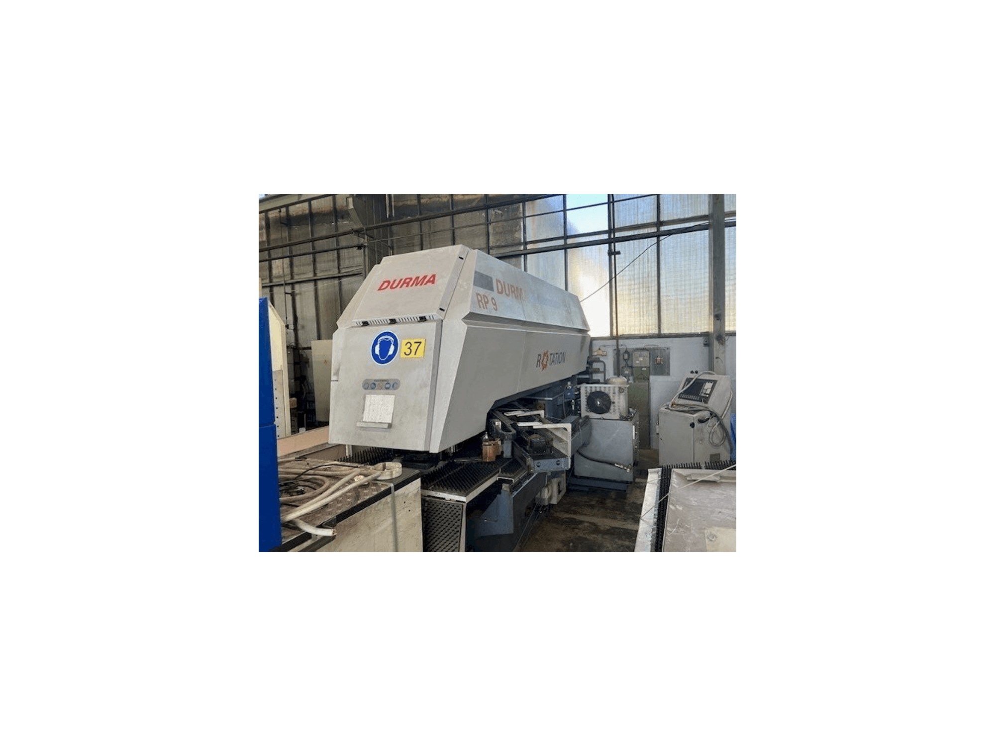 Vista frontal de la máquina Durma RP9 1250x20