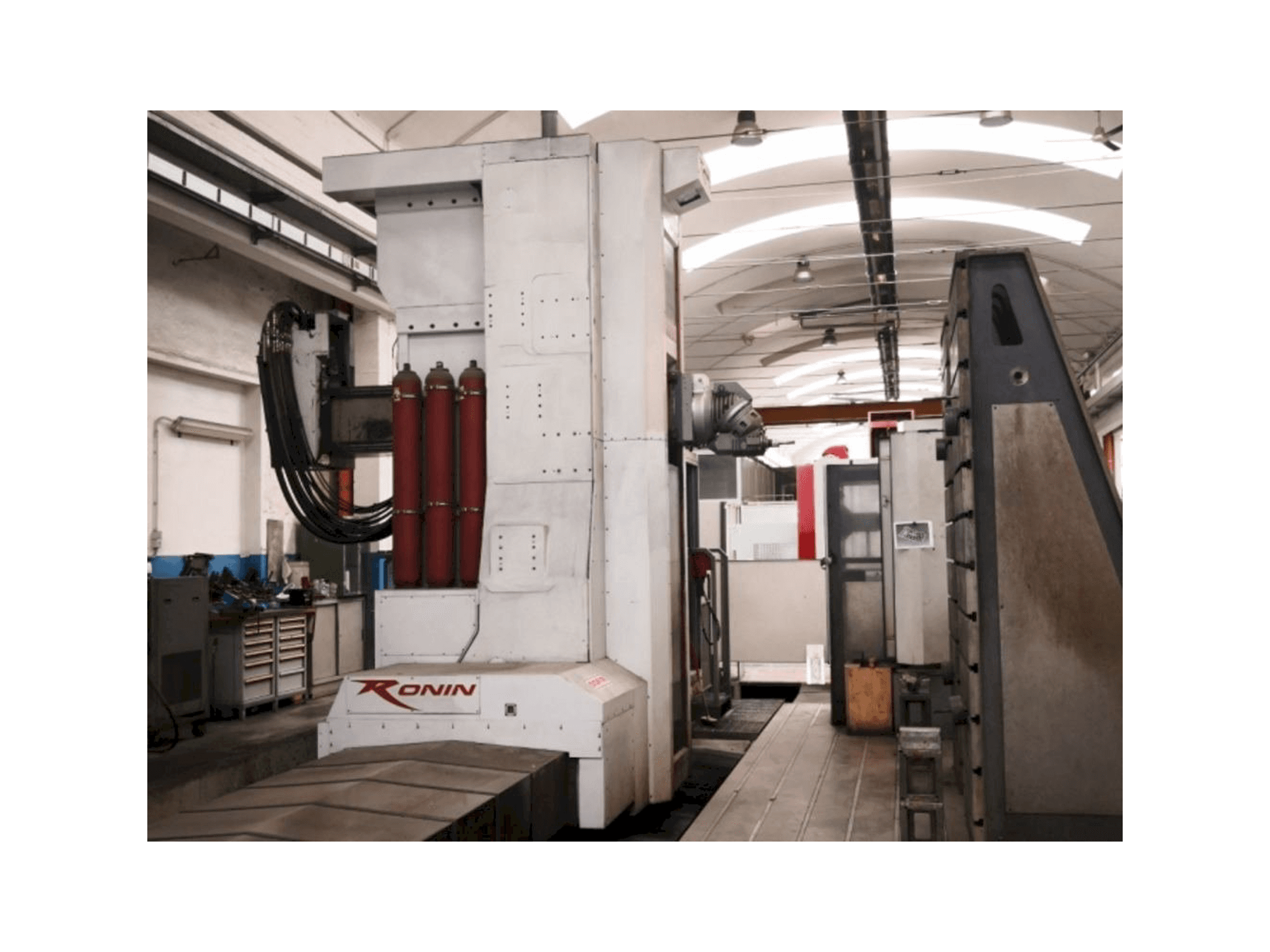 Vista frontal de la máquina FPT Ronin