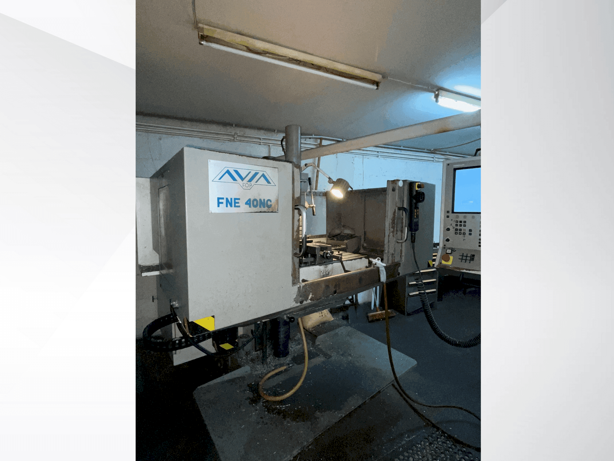 Vista frontal de la máquina Avia FNE 40NC