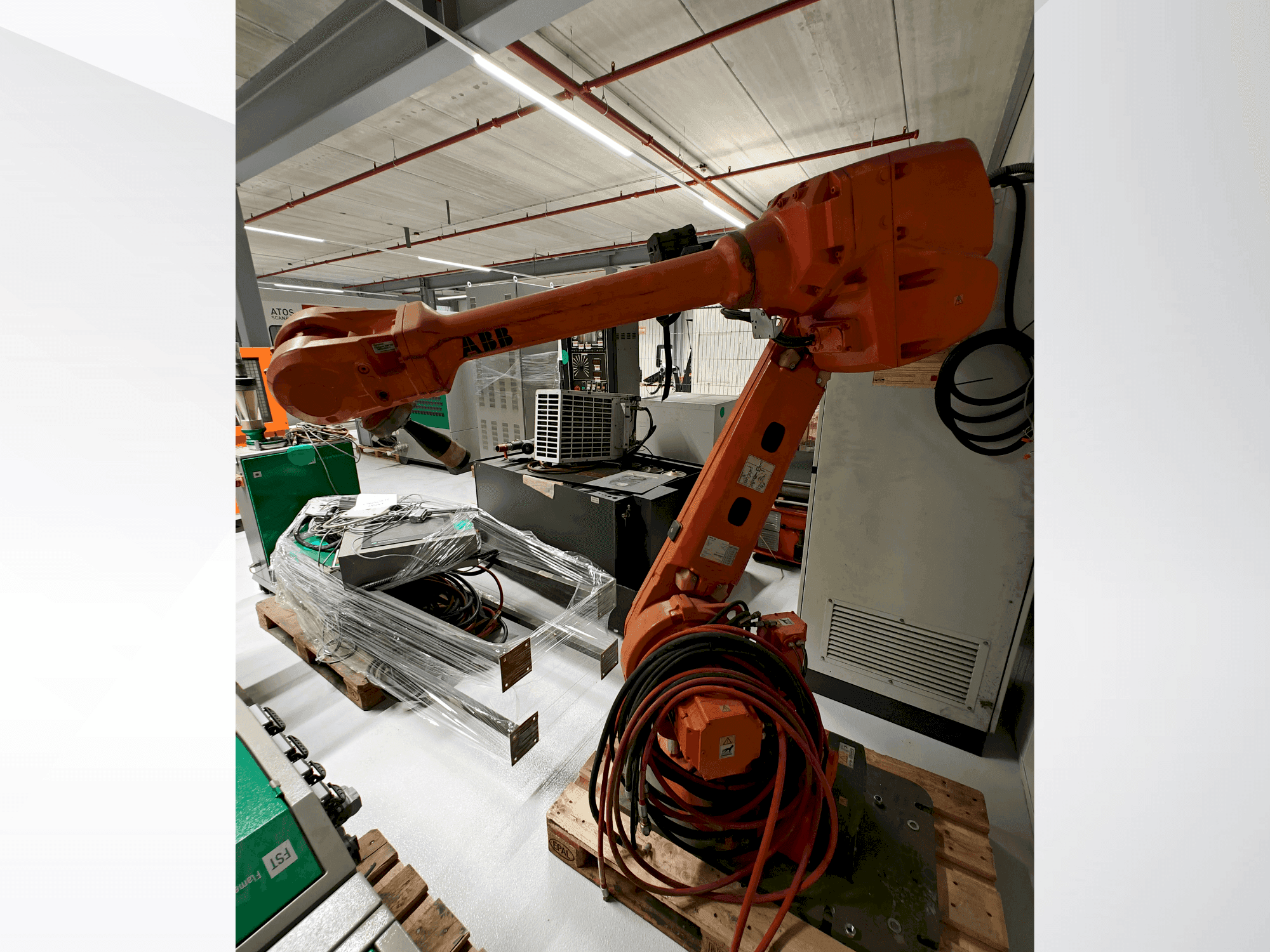 Vista frontal de la máquina ABB IRB 4600