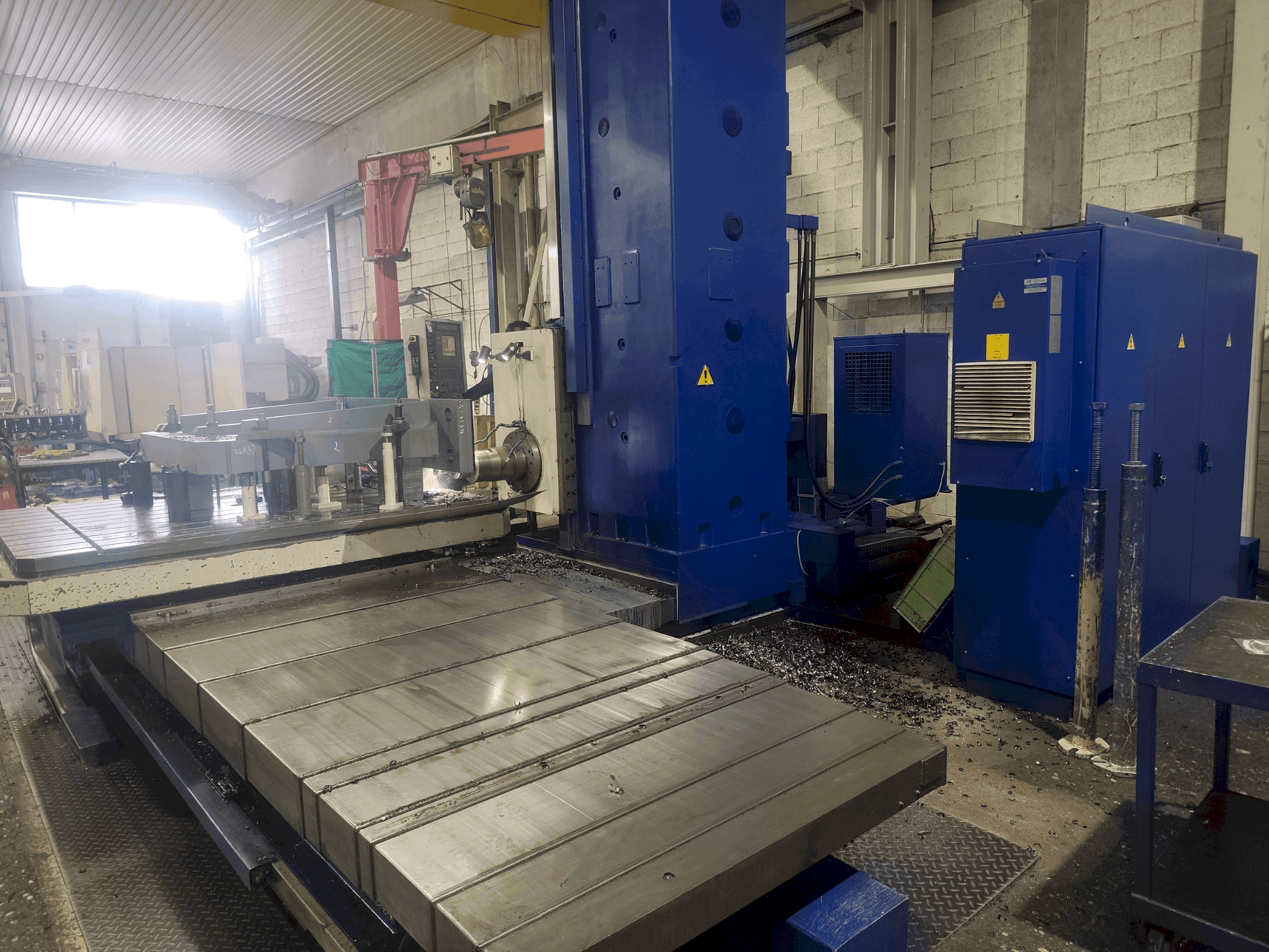 Vista frontal de la máquina TOS WHN 13.8