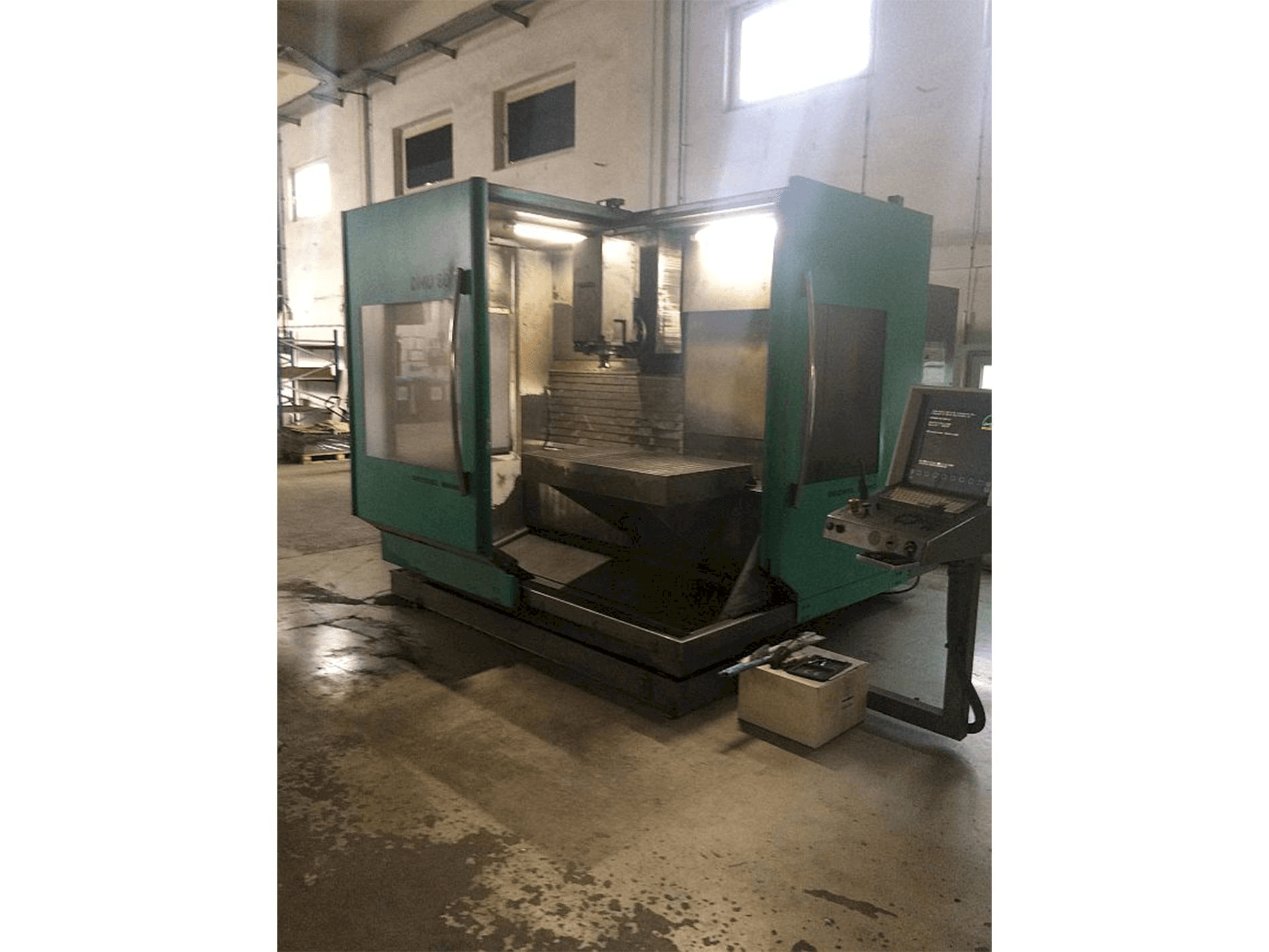 Vista frontal de la máquina DMG 80E