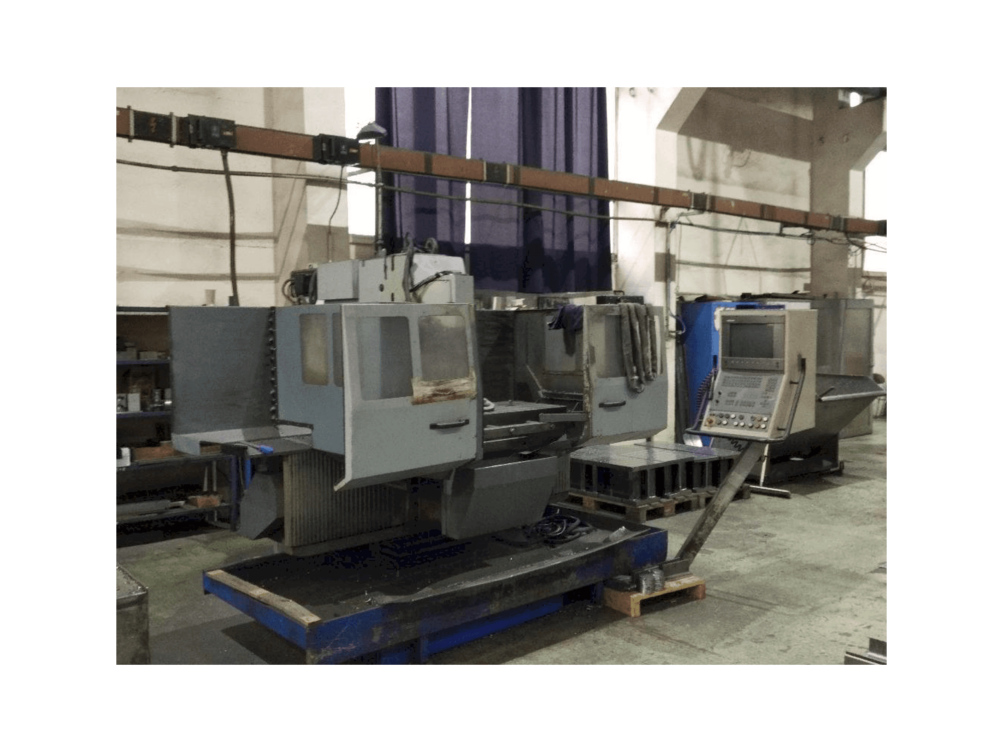 Vista frontal de la máquina TOS FGS 50 CNC-B