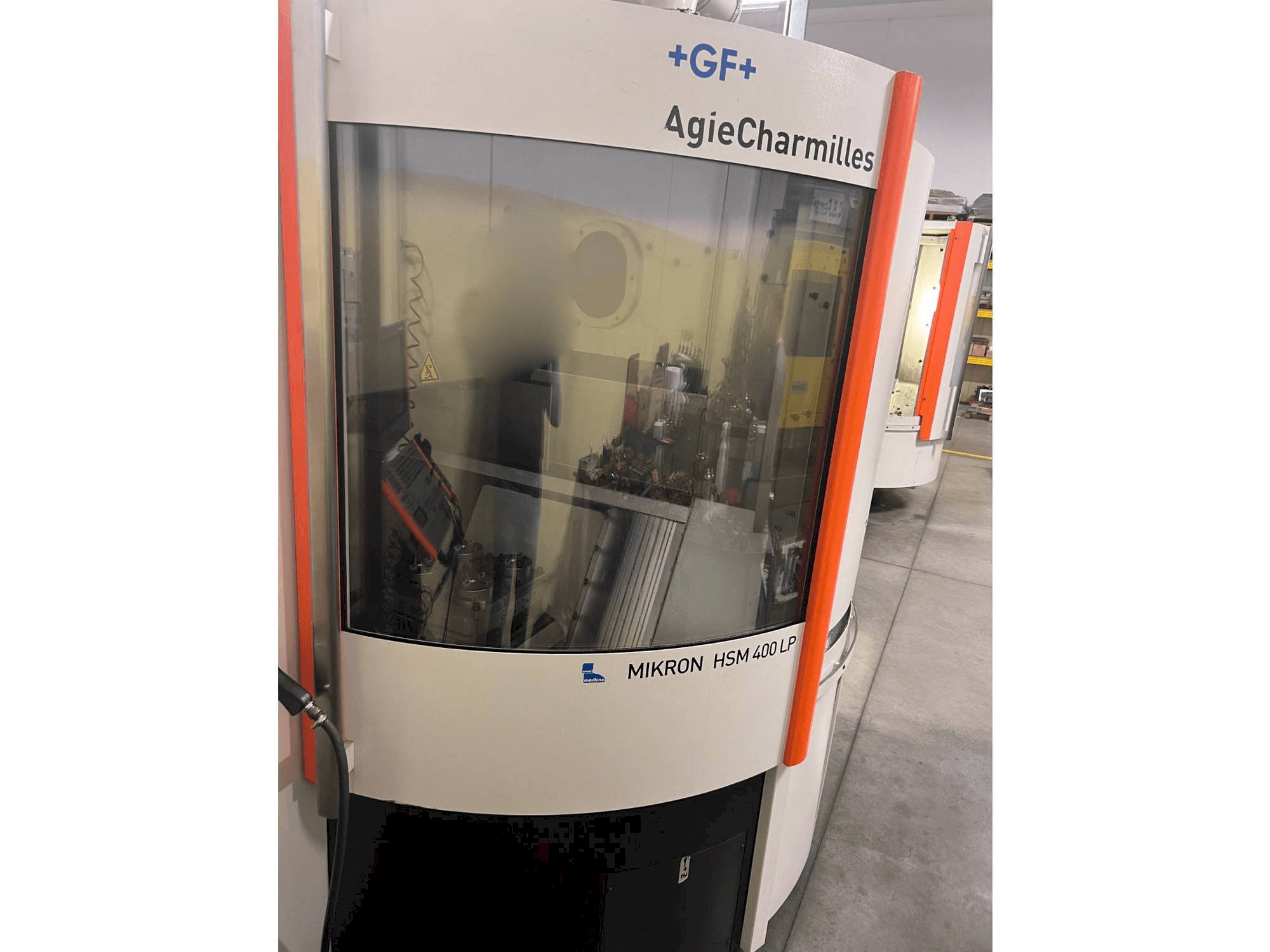 Vista frontal de la máquina AgieCharmilles MIKRON HSM 400 LP
