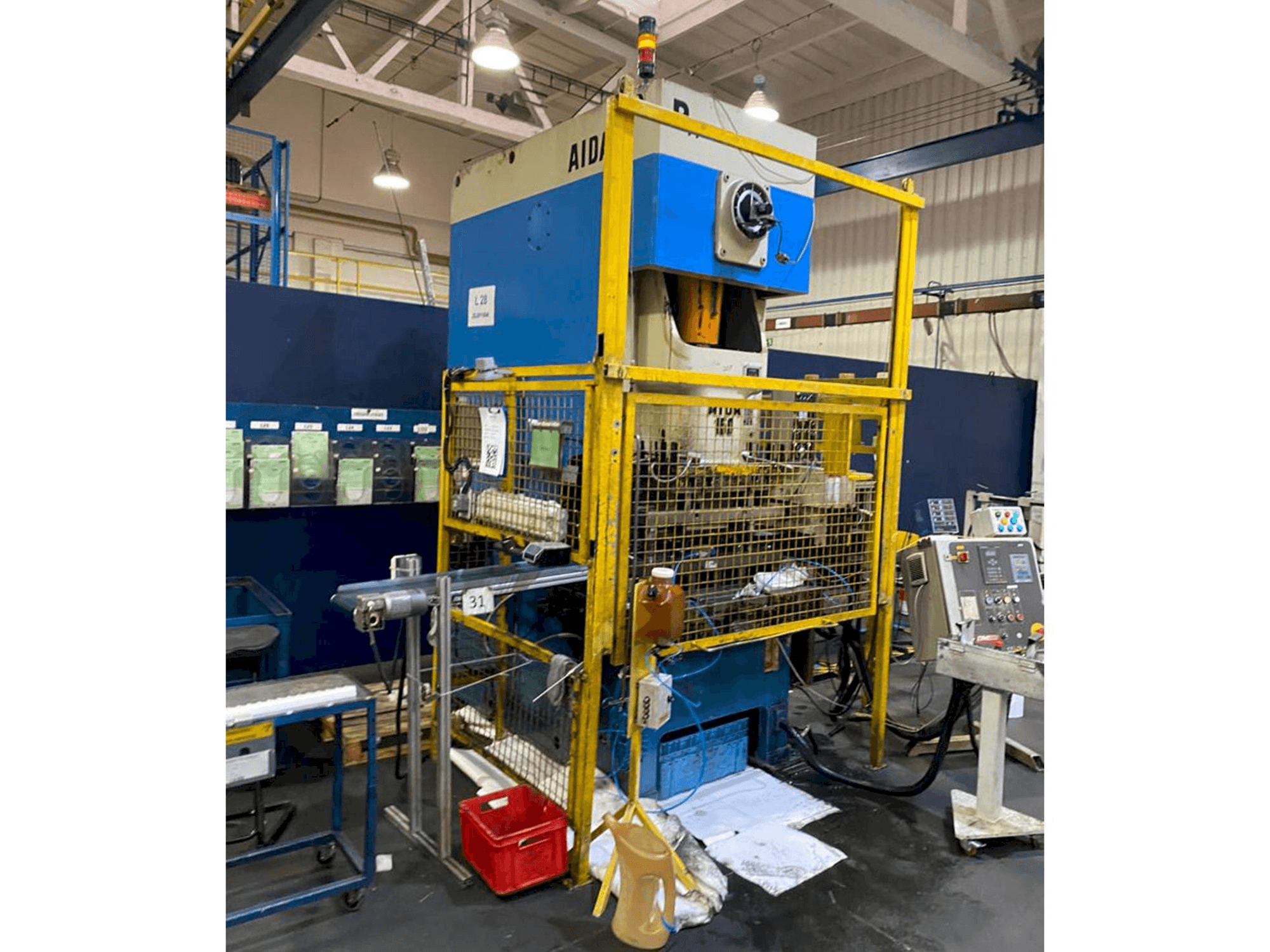 Vista frontal de la máquina AIDA NC 1-150