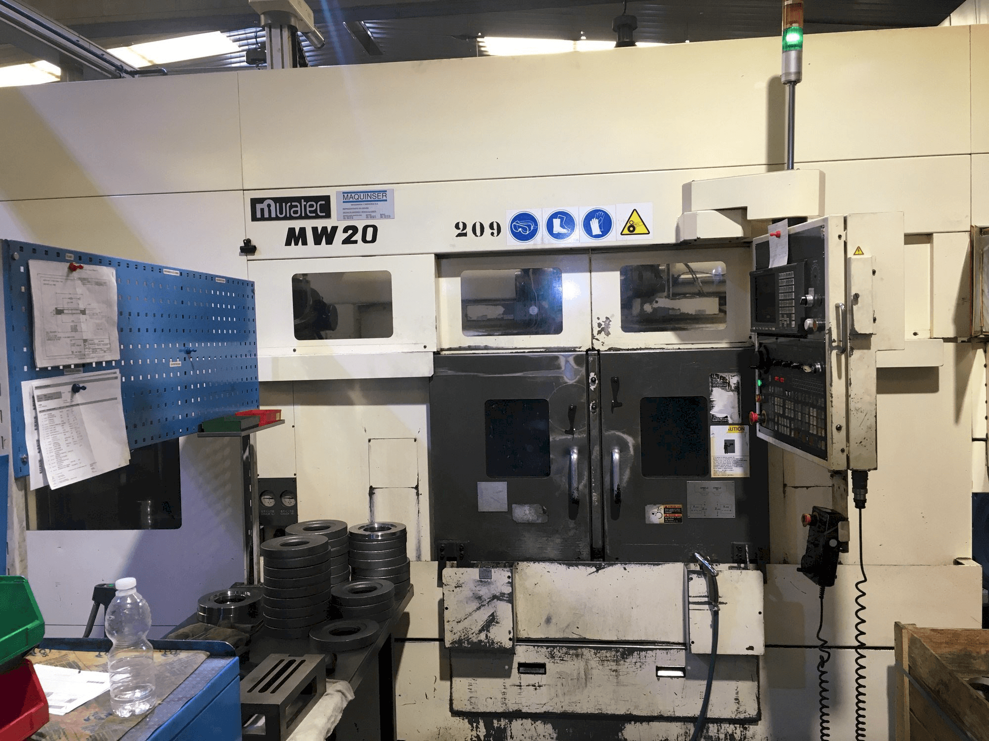 Vista frontal de la máquina Muratec MW20