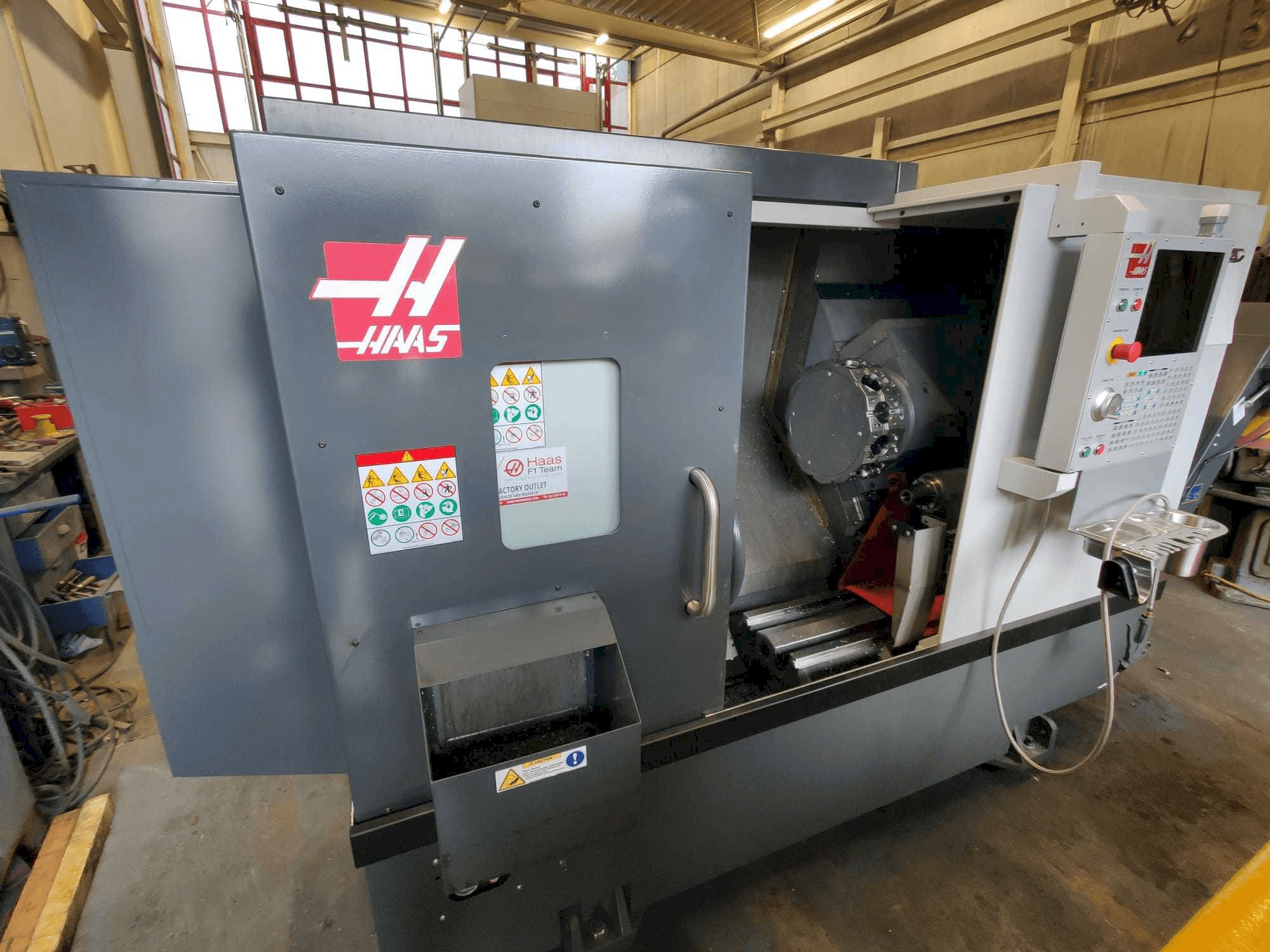 Vista izquierda de la máquina HAAS ST-20Y