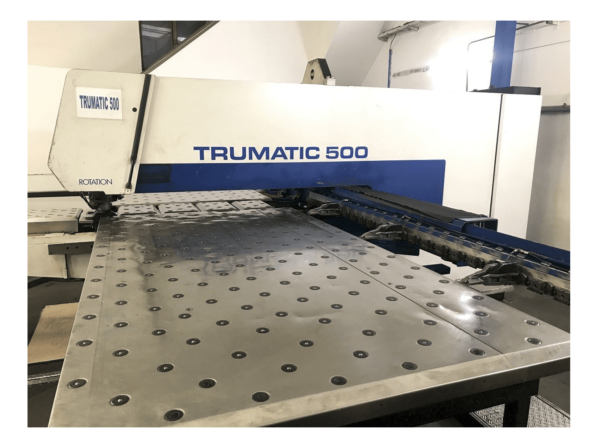 Vista frontal de la máquina Trumpf Trumatic 500R