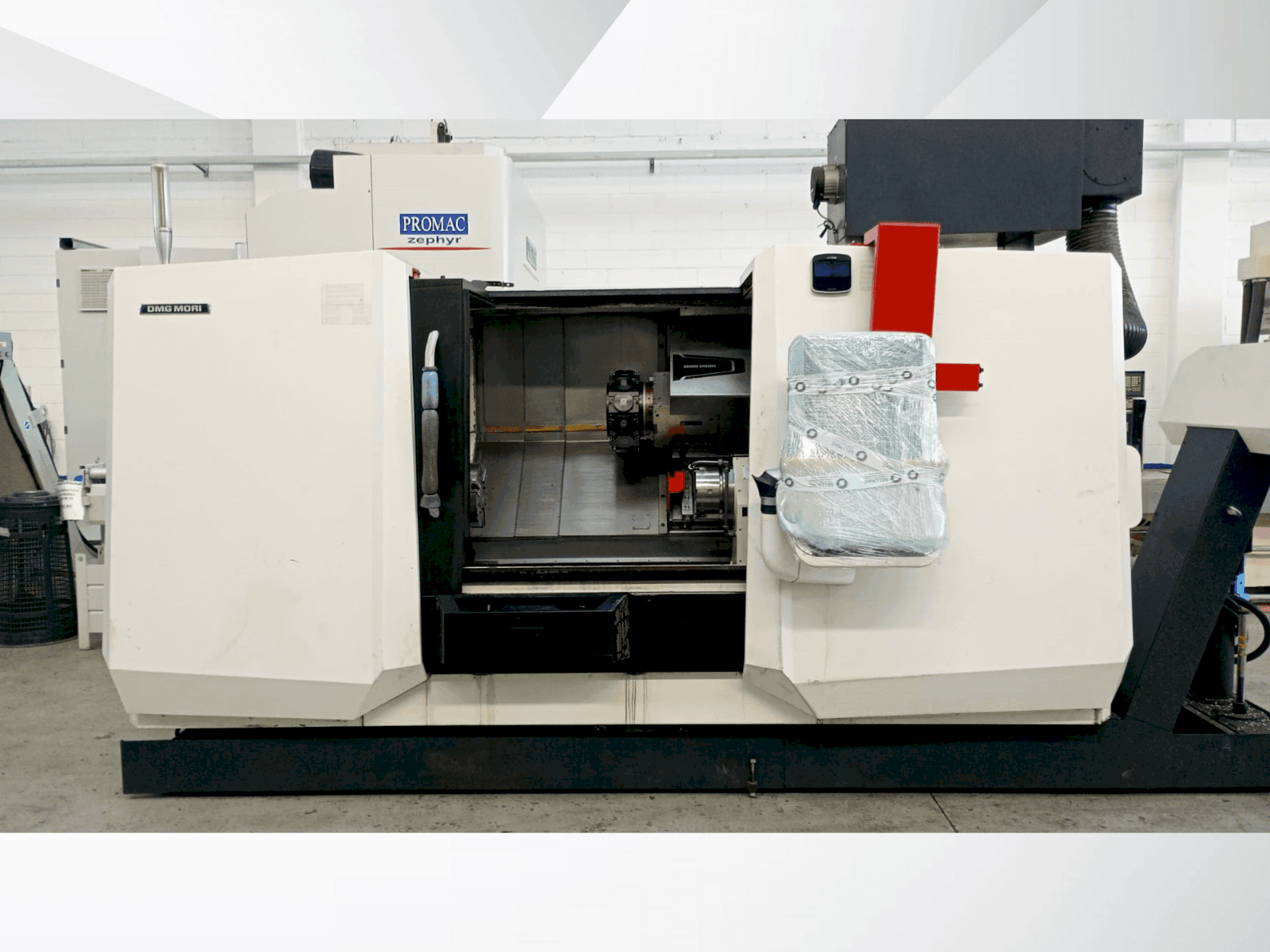 Vista frontal de la máquina DMG MORI CLX 550