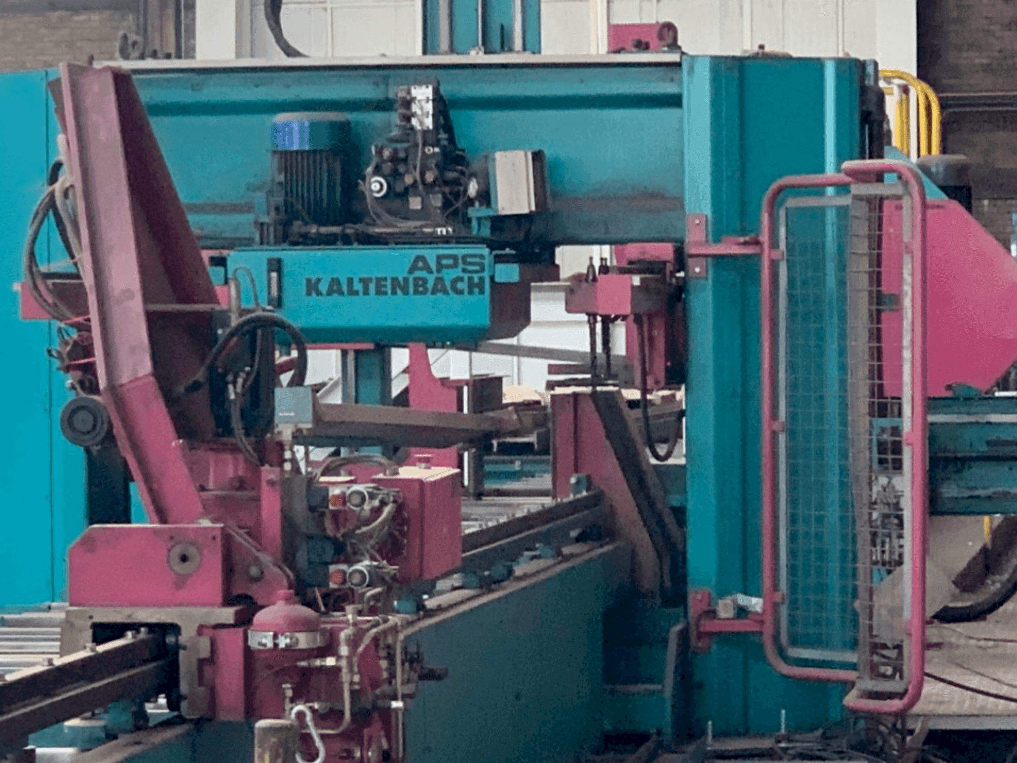 Vista frontal de la máquina KALTENBACH KBS 851 DGNC