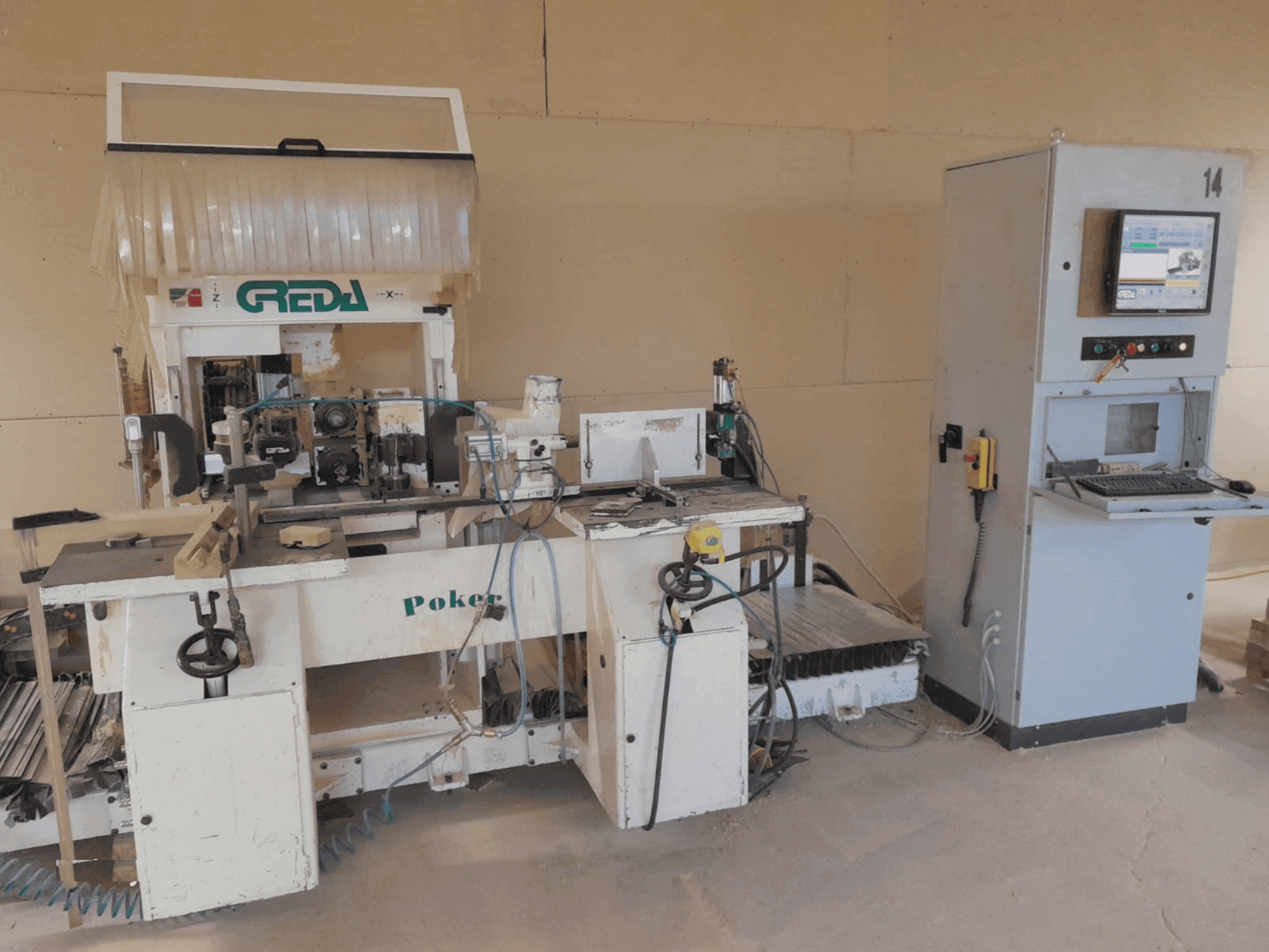 Vista frontal de la máquina GREDA POKER