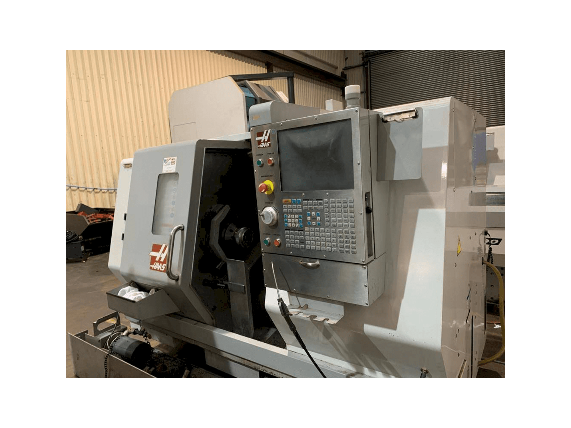 Vista frontal de la máquina HAAS SL-20