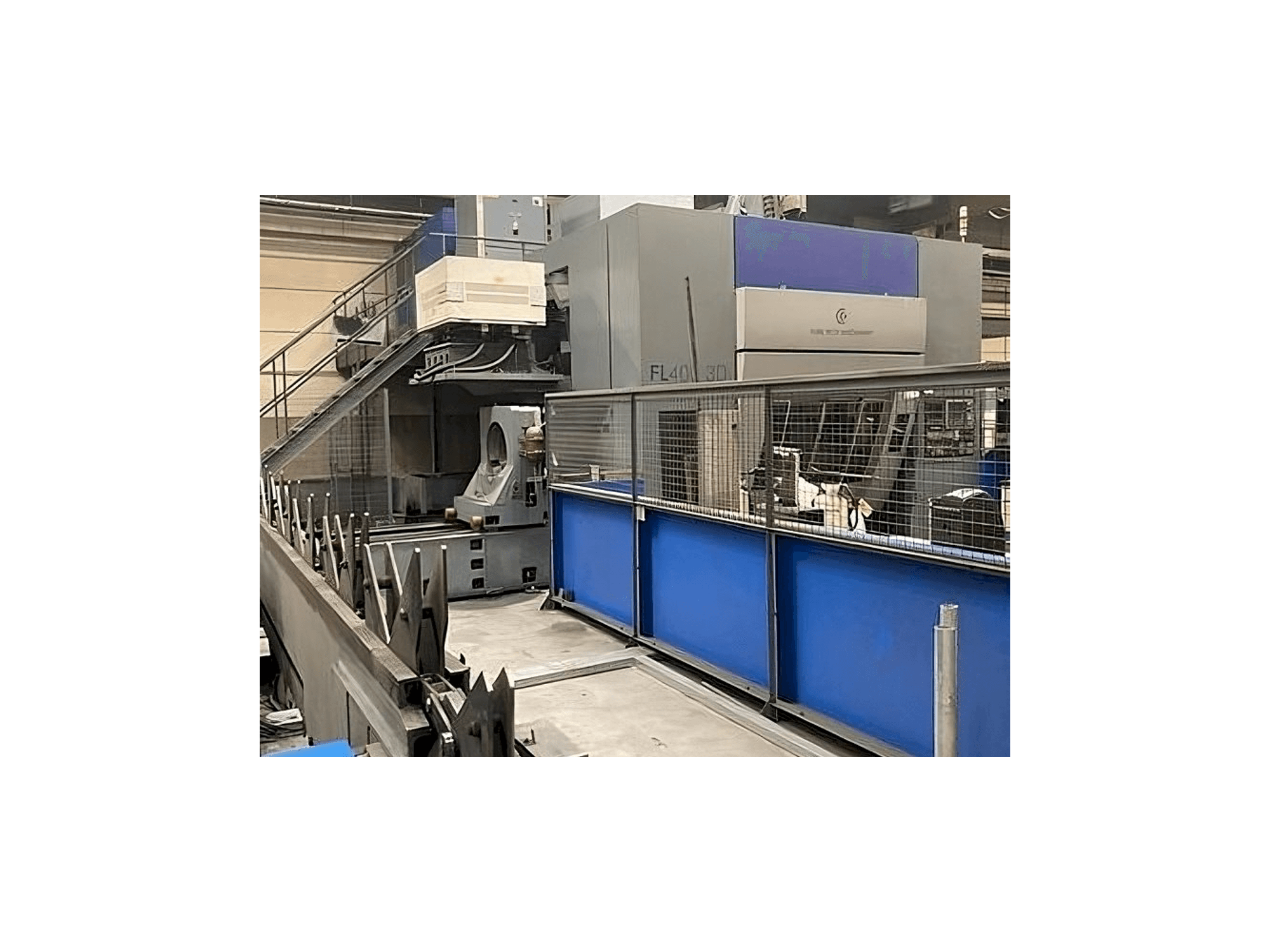 Vista frontal de la máquina Tube Tech Machinery FL 400 3D