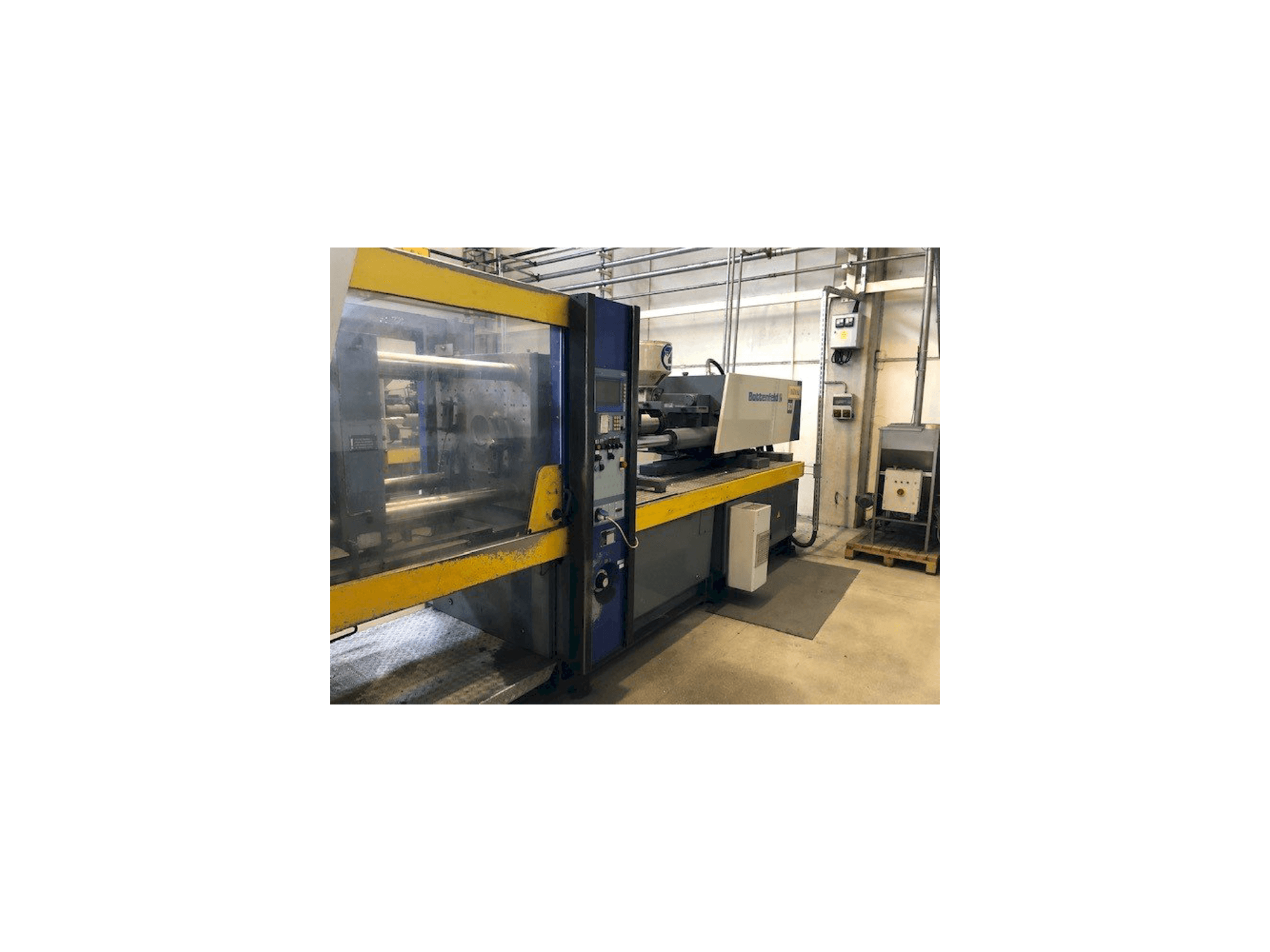 Vista frontal de la máquina Battenfeld BC-T 1800 /1000