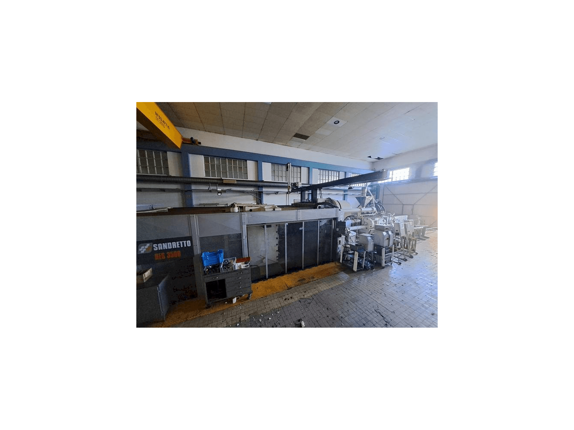 Vista frontal de la máquina SANDRETTO HES 3500