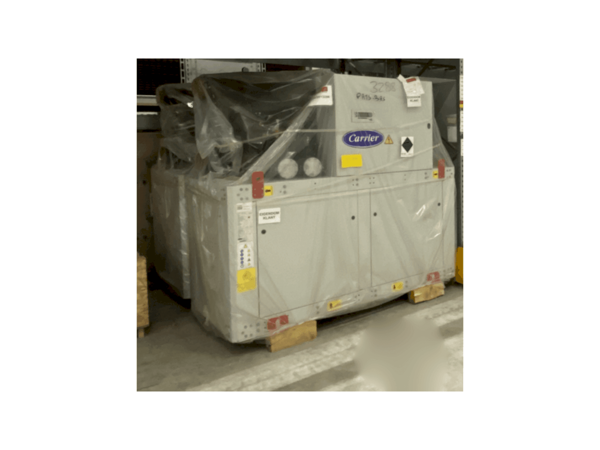 Vista frontal de la máquina CARRION 3x Carrier heat pump 30WI1000 & 2x Refrion Dry Coolers V-model ES4C 2390.6/4 E2