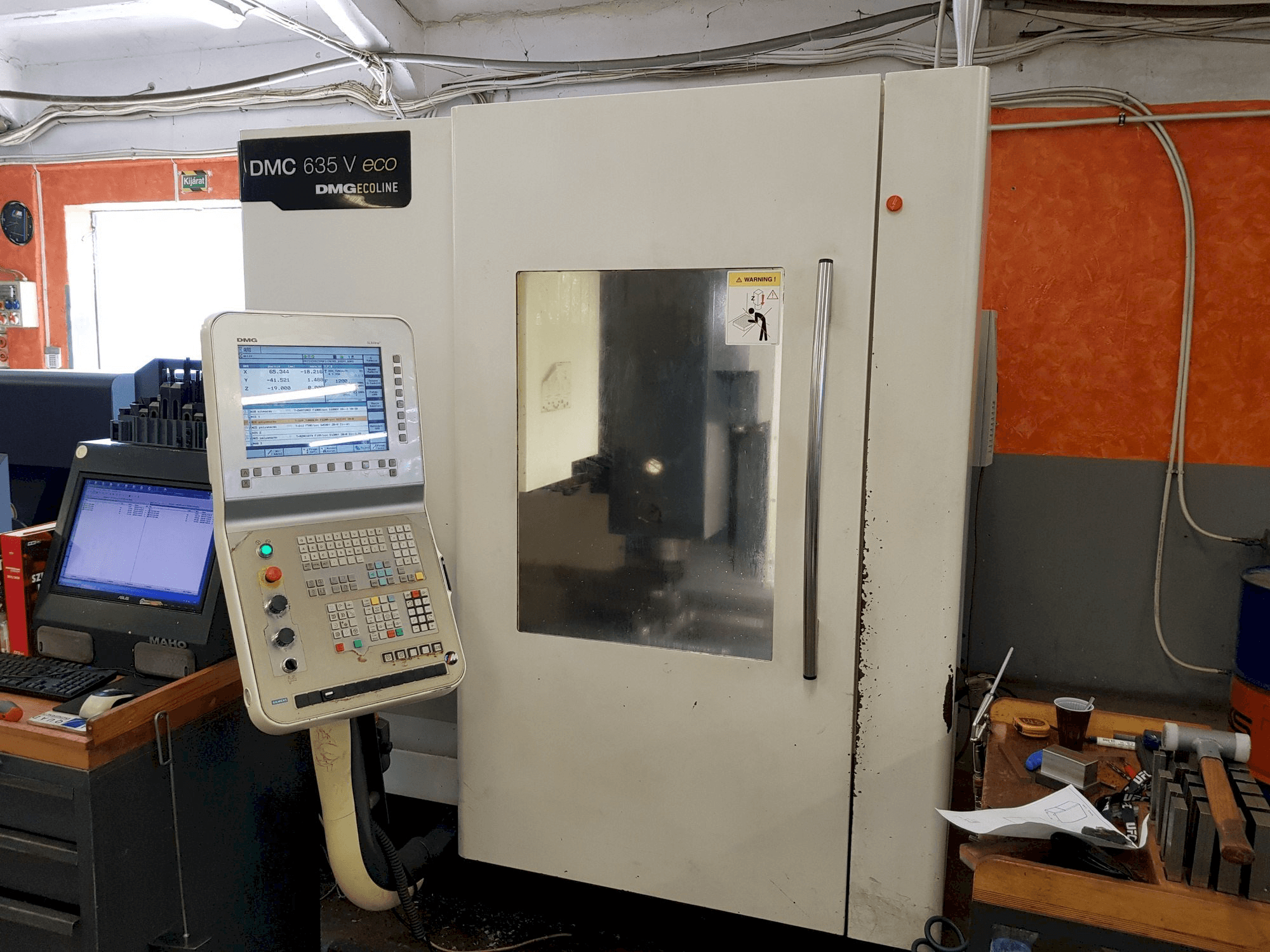 Vista frontal de la máquina DMG DMC 635 V eco