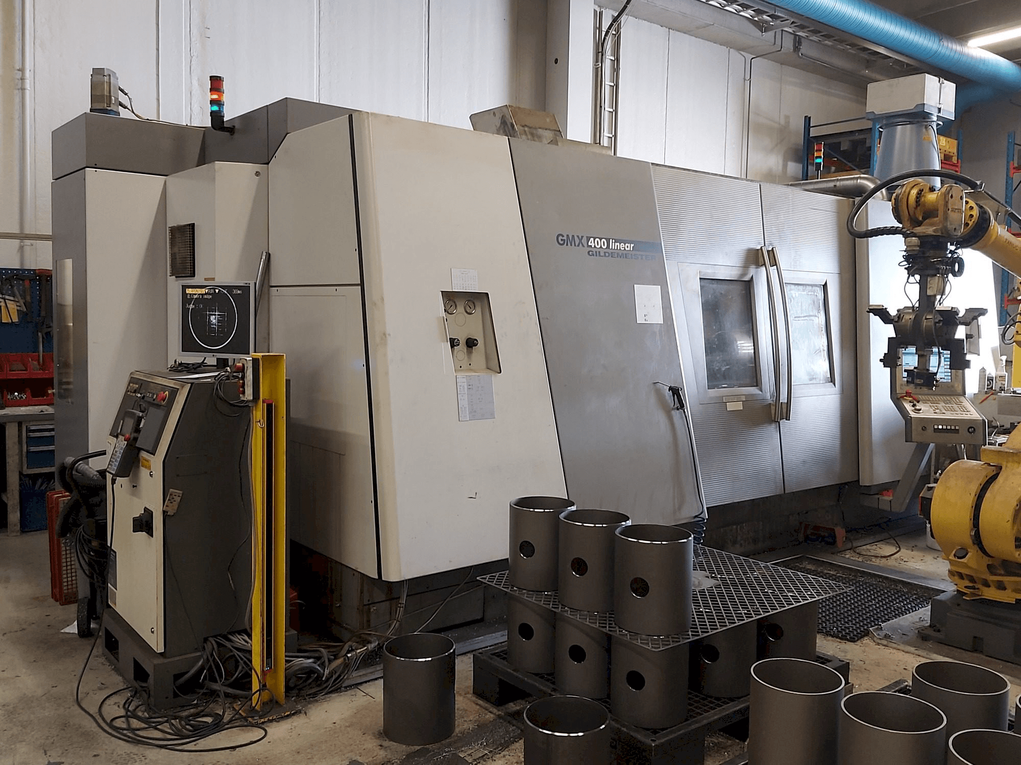 Vista frontal de la máquina Gildemeister GMX 400 Linear