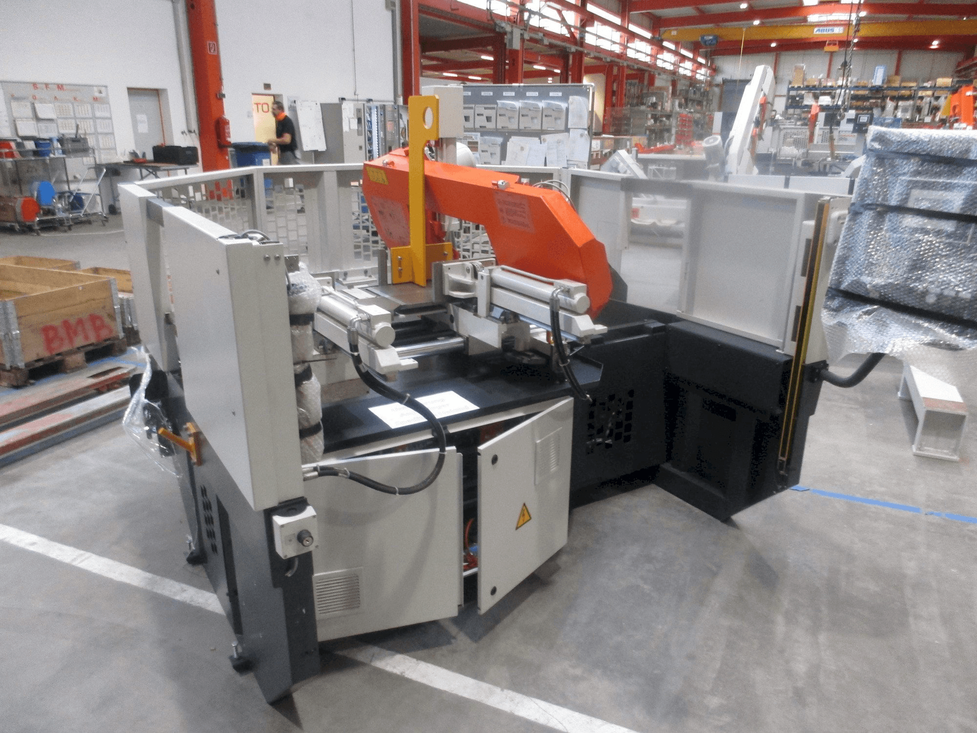 Vista frontal de la máquina KASTO micut A 2.6