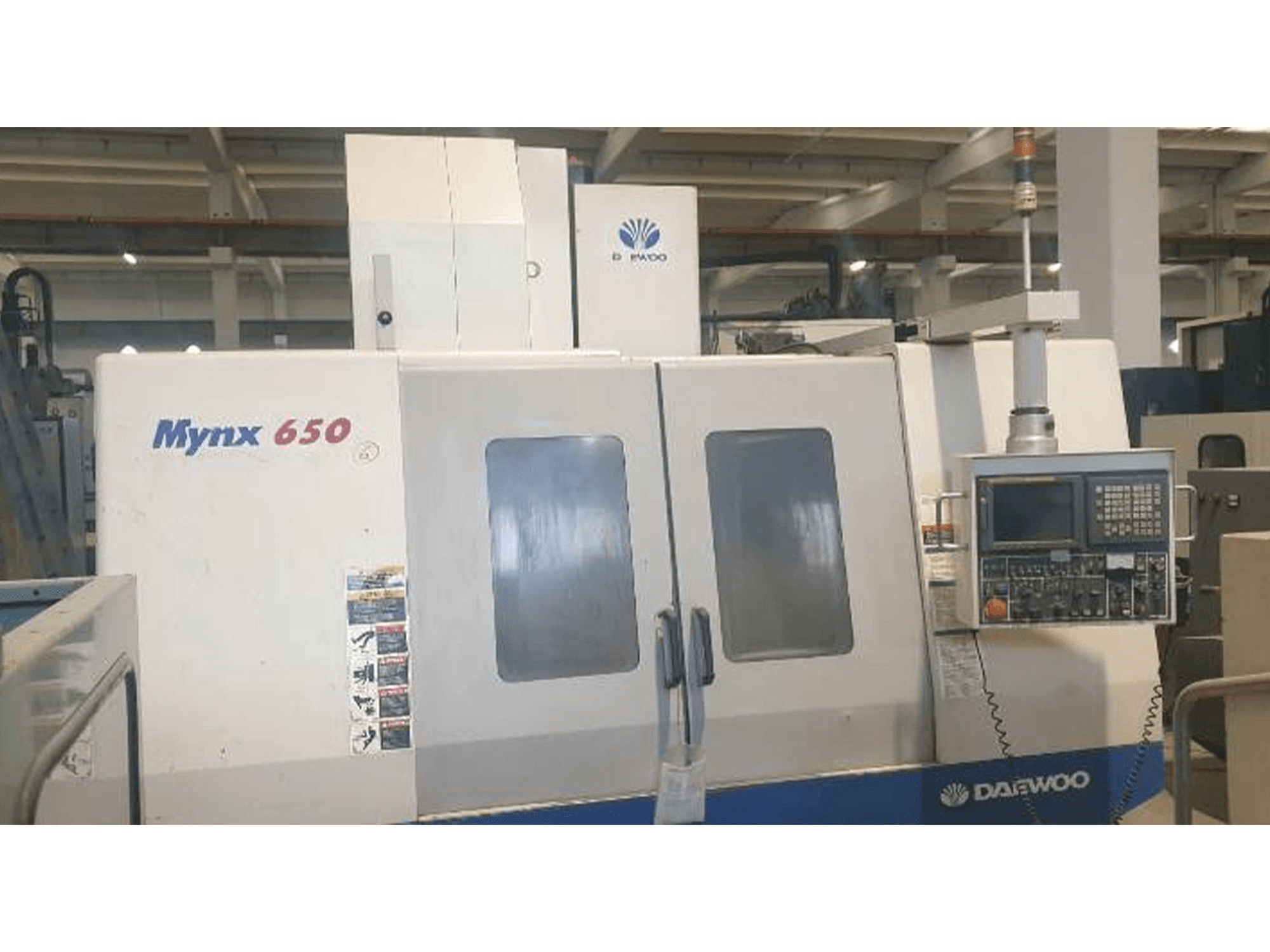 Vista frontal de la máquina DAEWOO MYNX 650