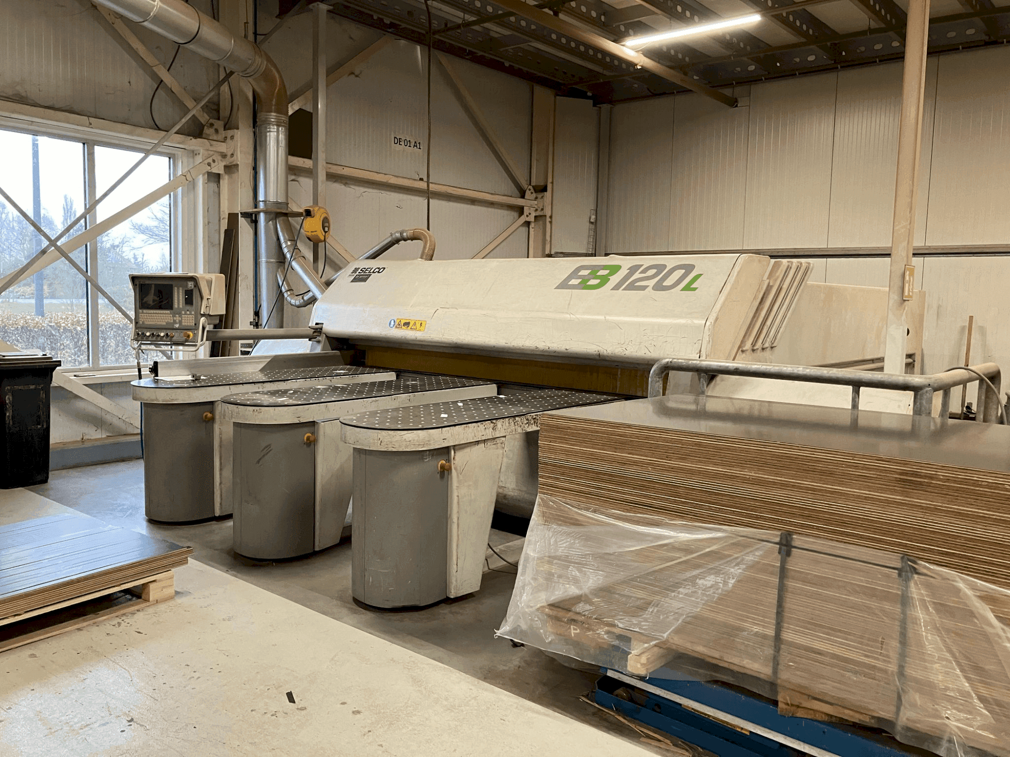 Vista frontal de la máquina SELCO EBL 120