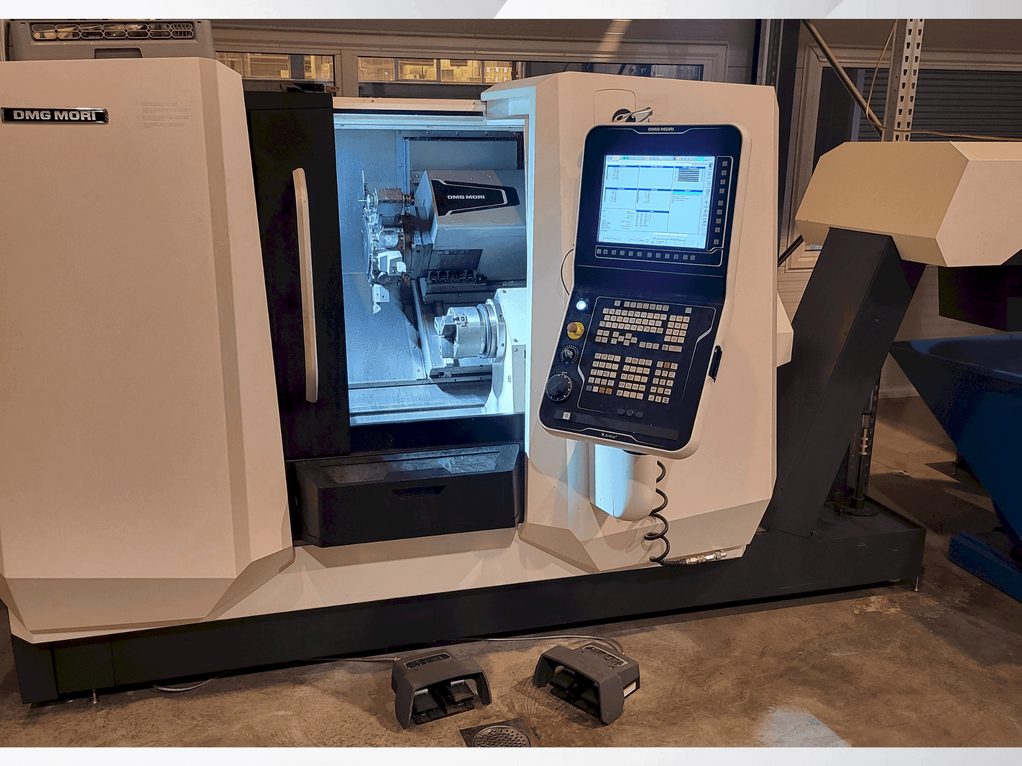 Vista frontal de la máquina DMG MORI CLX350 V6