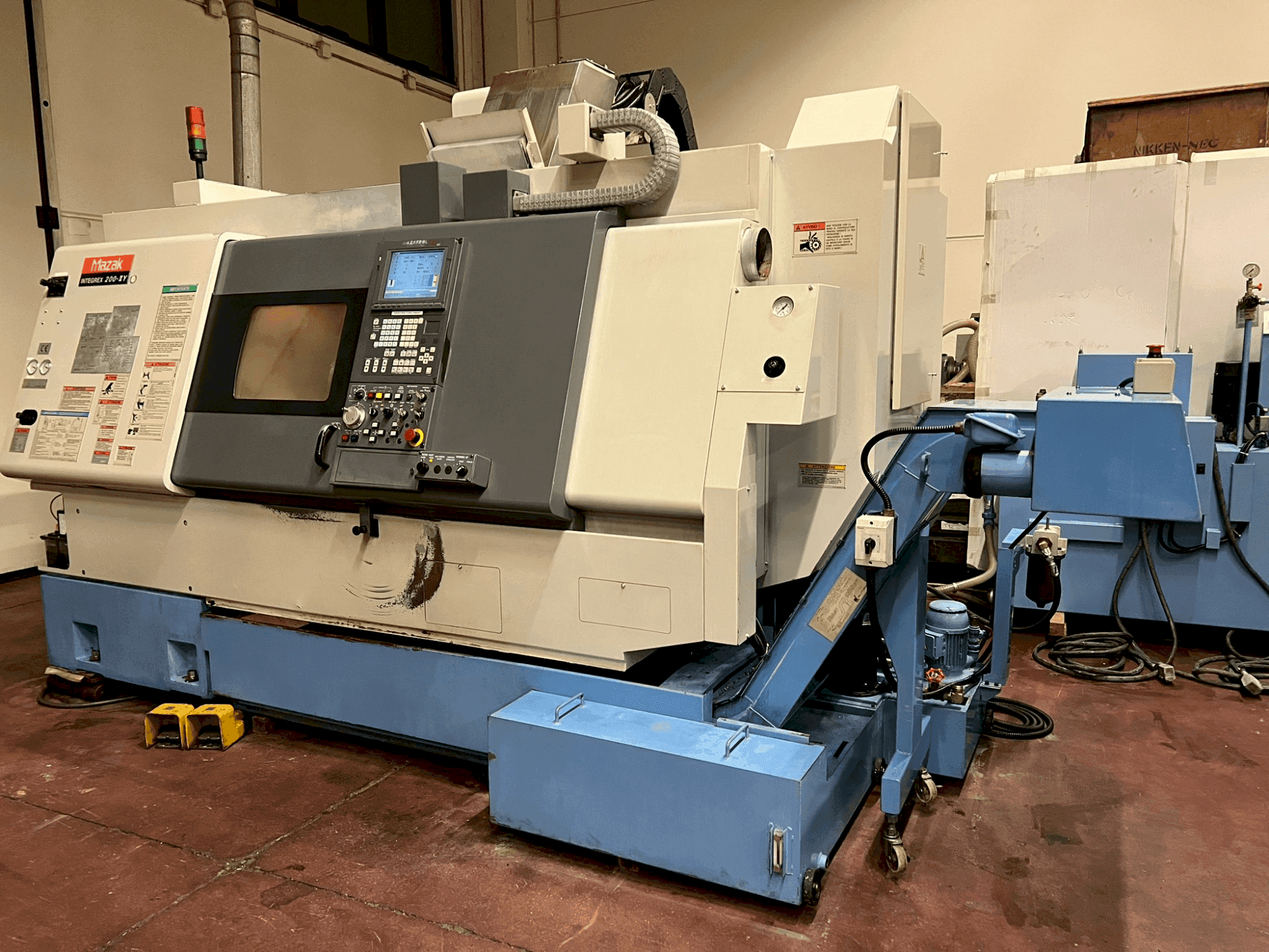 Vista frontal de la máquina Mazak Integrex 200 IIY
