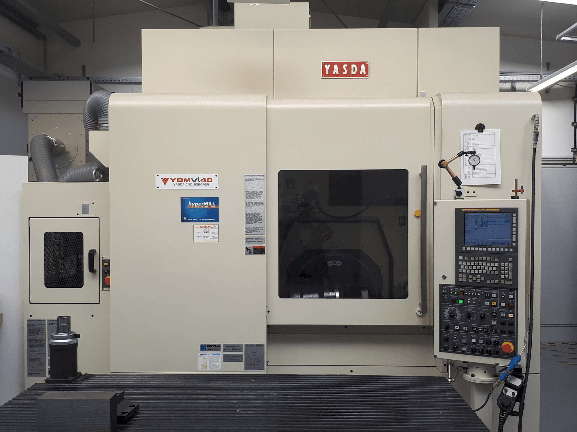 Vista frontal de la máquina YASDA YBM Vi40