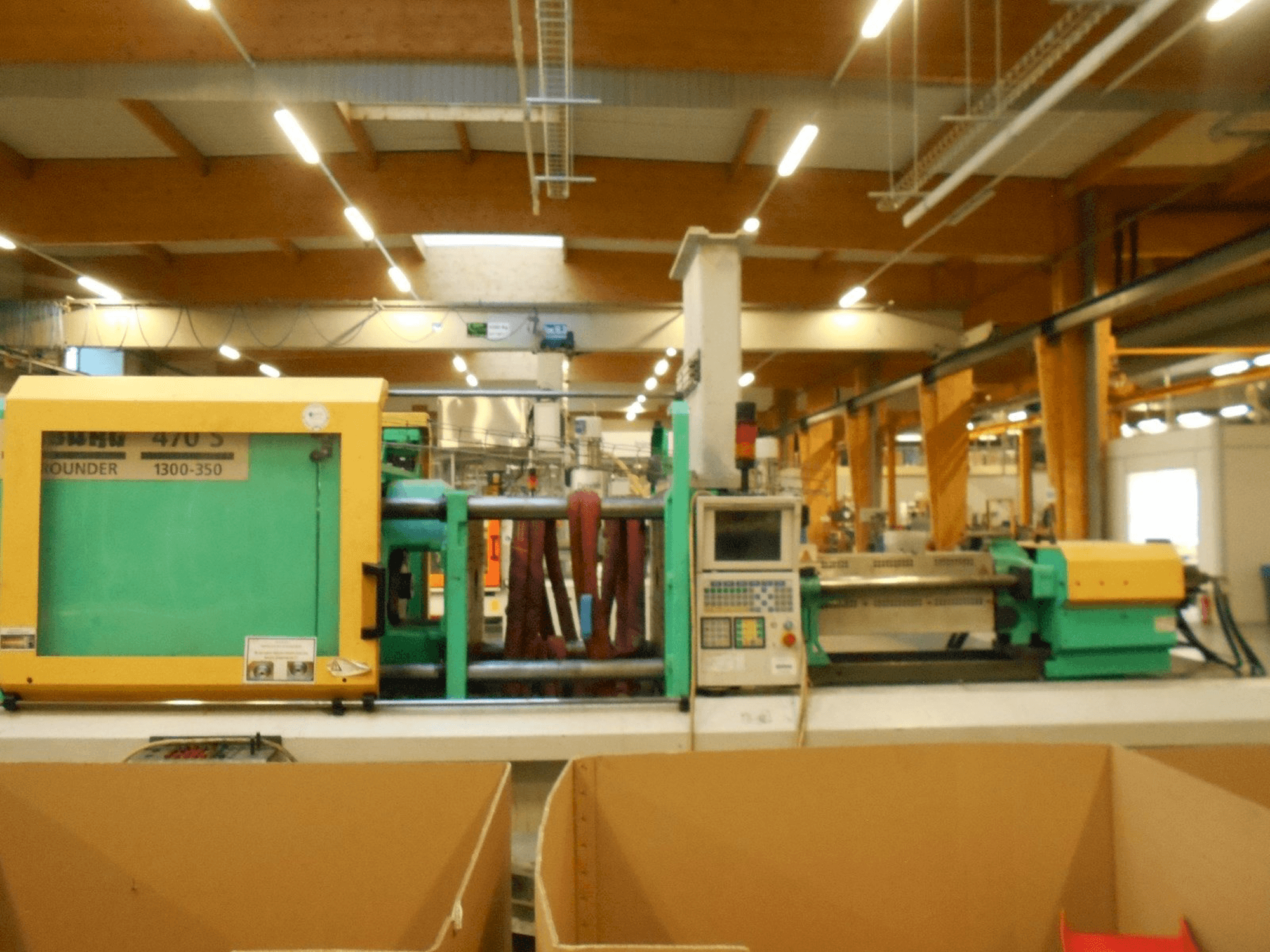 Vista frontal de la máquina Arburg Allrounder 470 S 1300-350