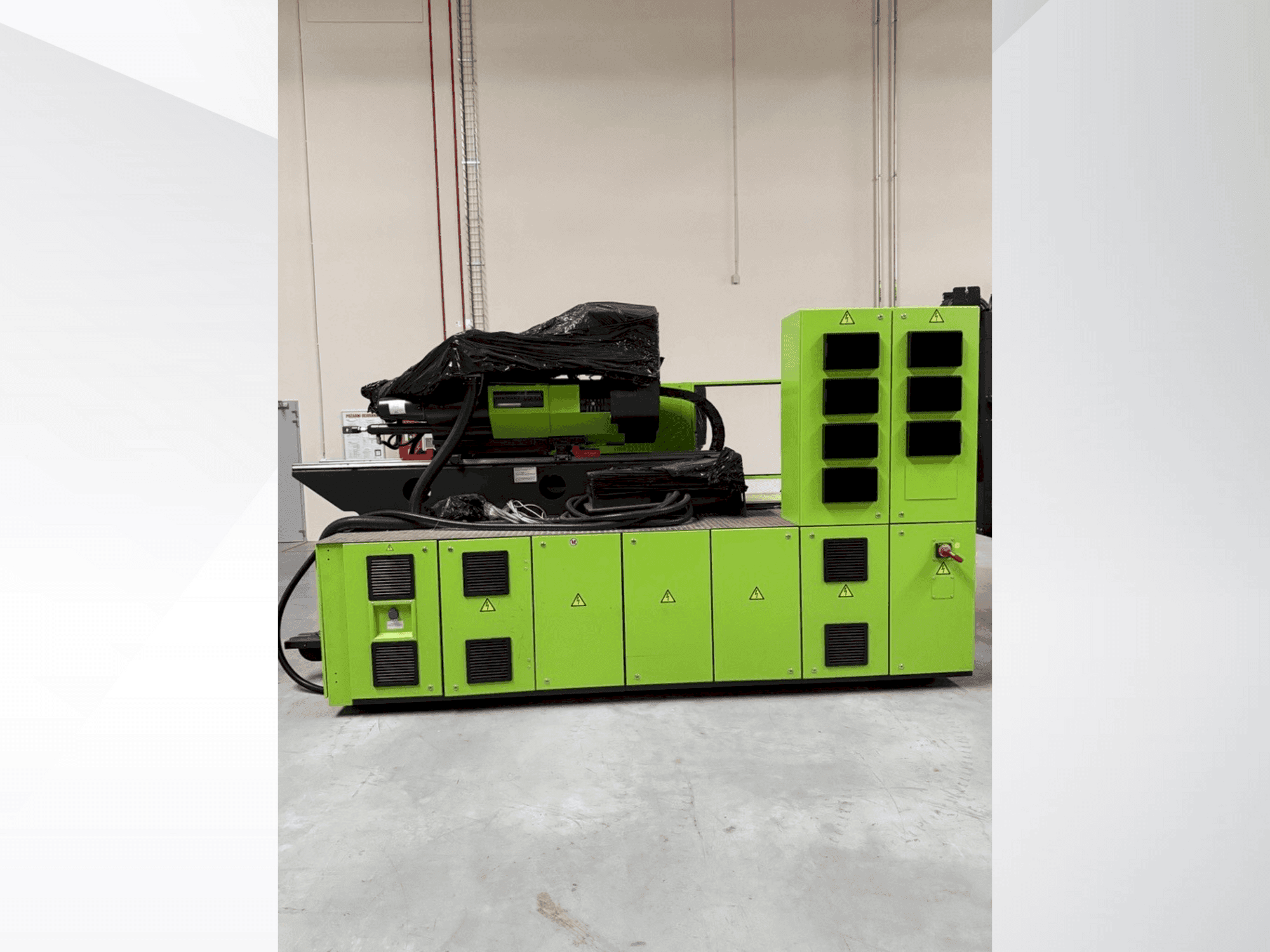 Vista frontal de la máquina Engel E-Duo 740H-740L-700 combi