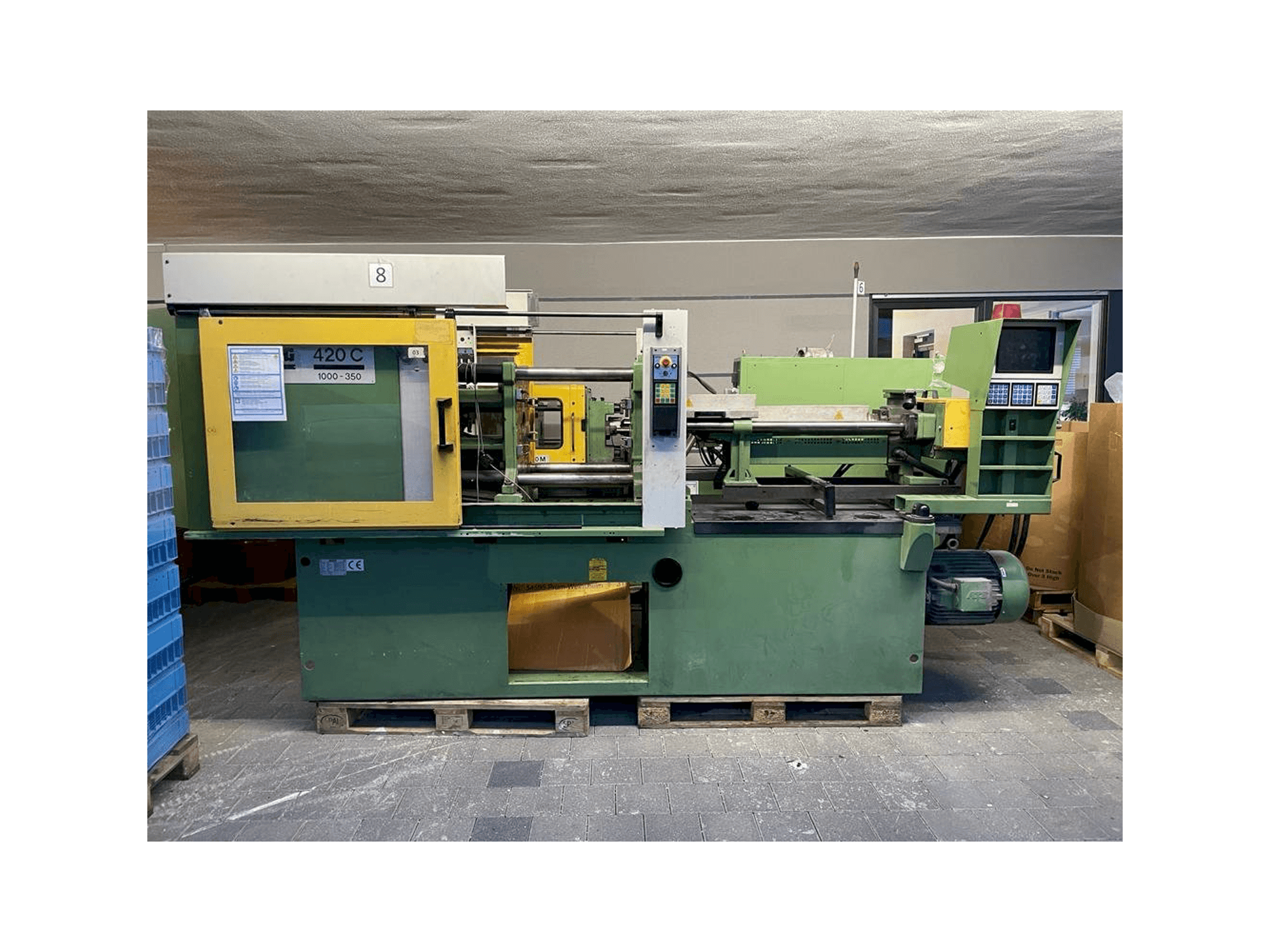 Vista frontal de la máquina Arburg 420C mit