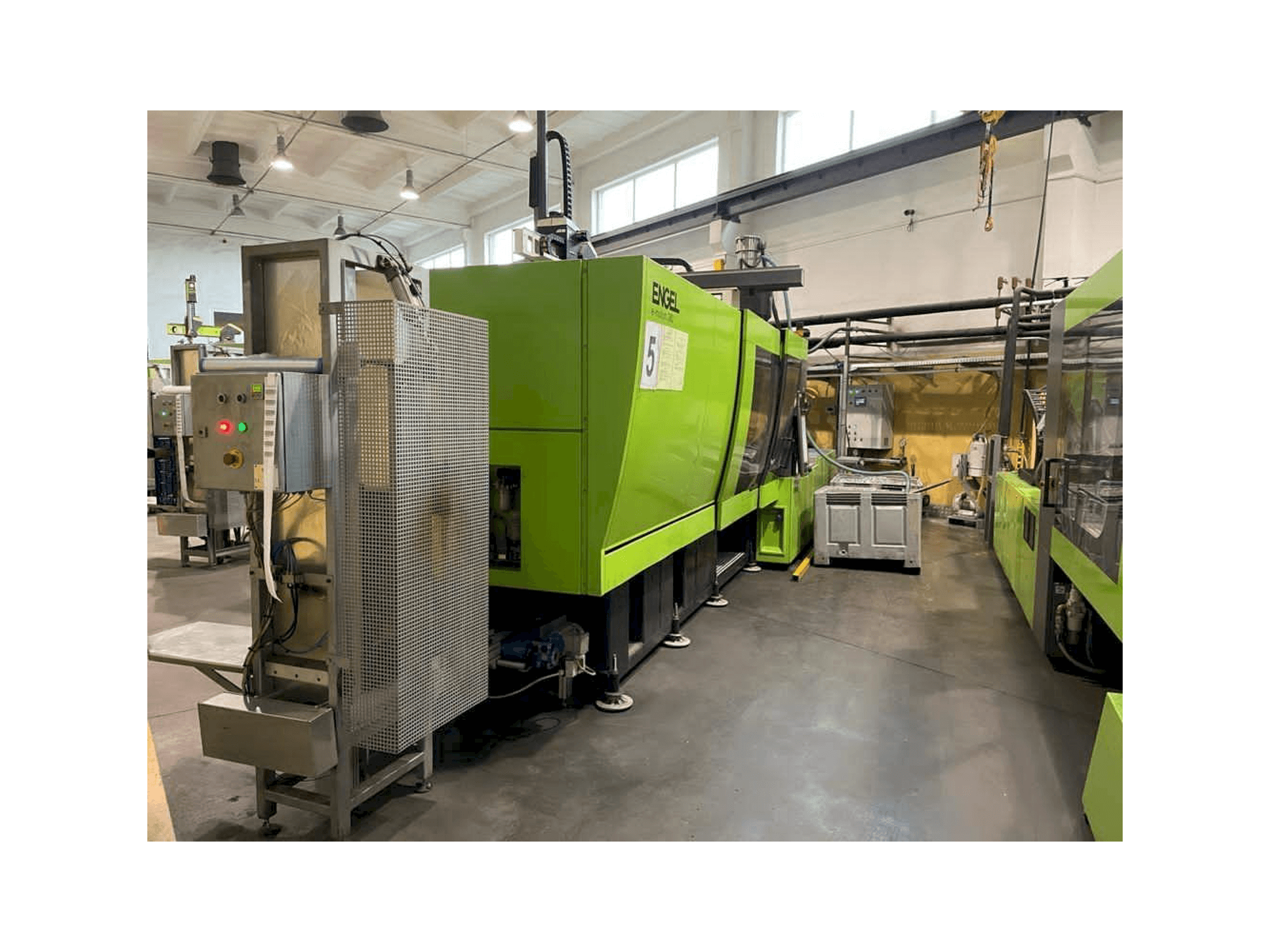 Vista frontal de la máquina ENGEL e-motion 2440/380 T