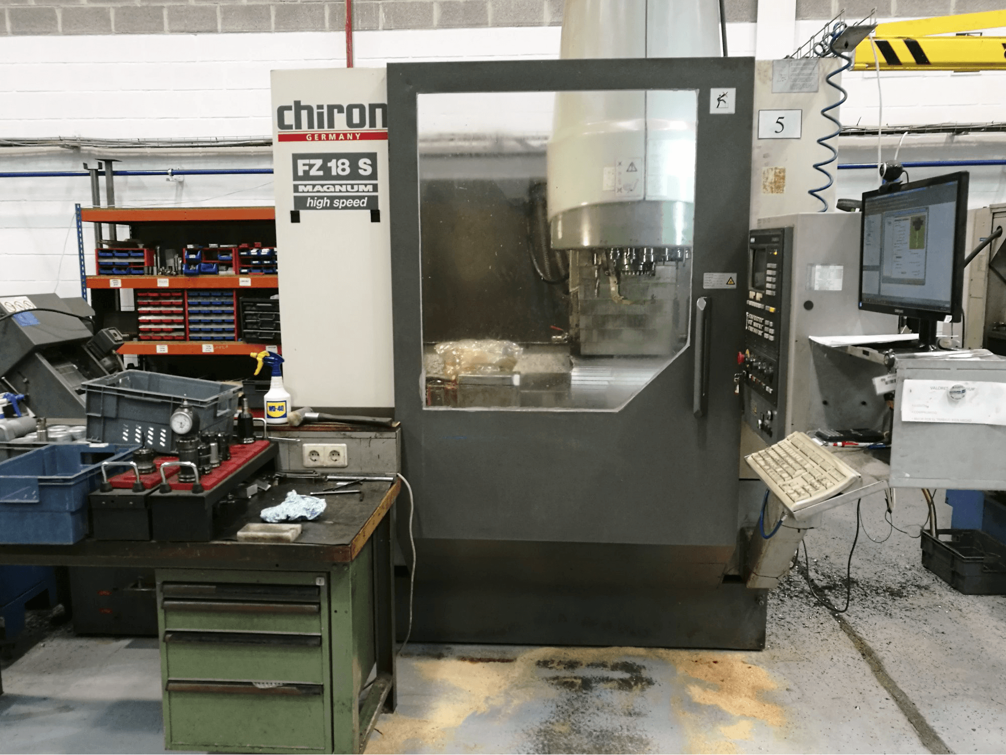 Vista frontal de la máquina Chiron FZ18 S Magnum