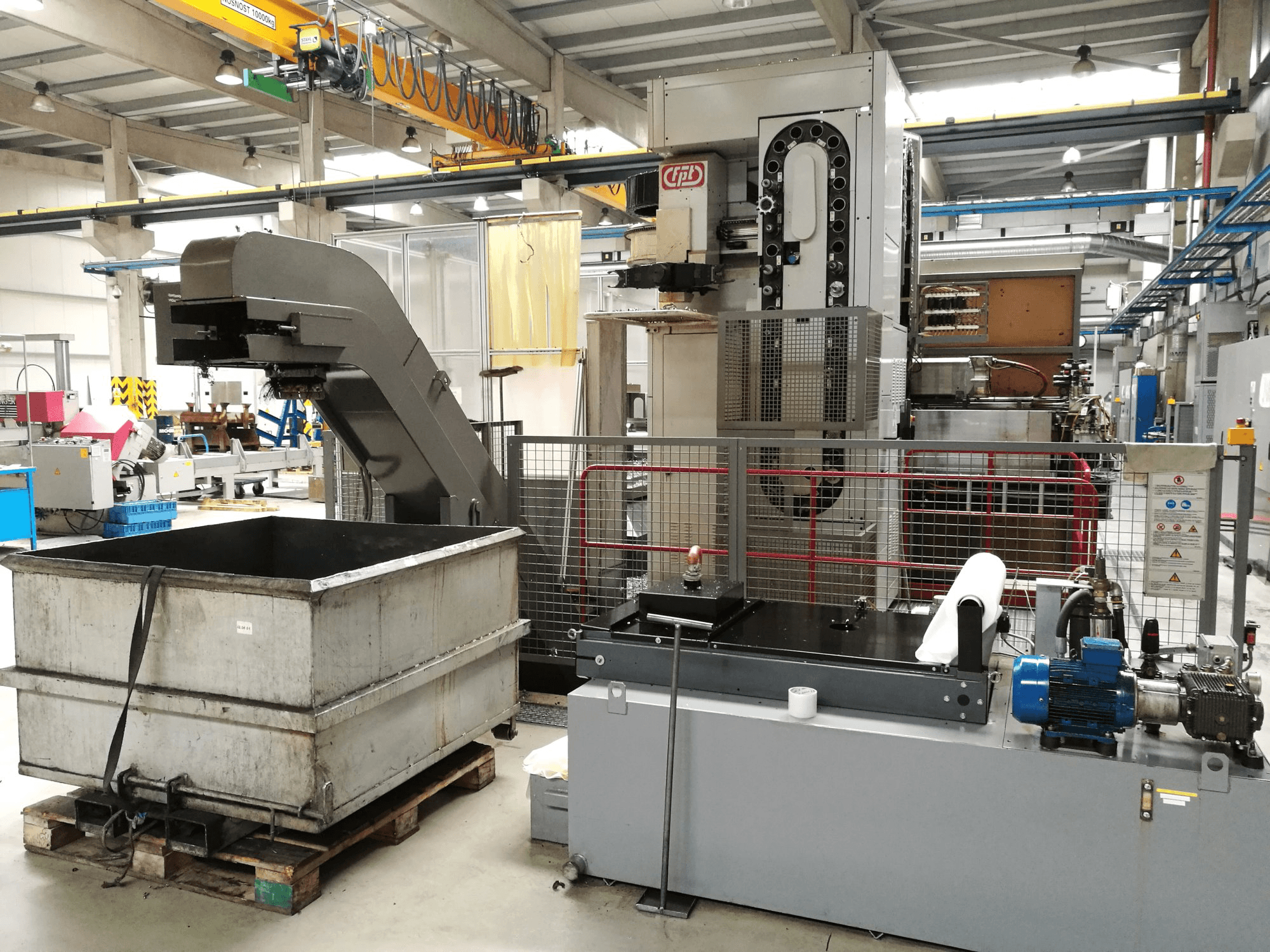 Vista frontal de la máquina FPT AREA M