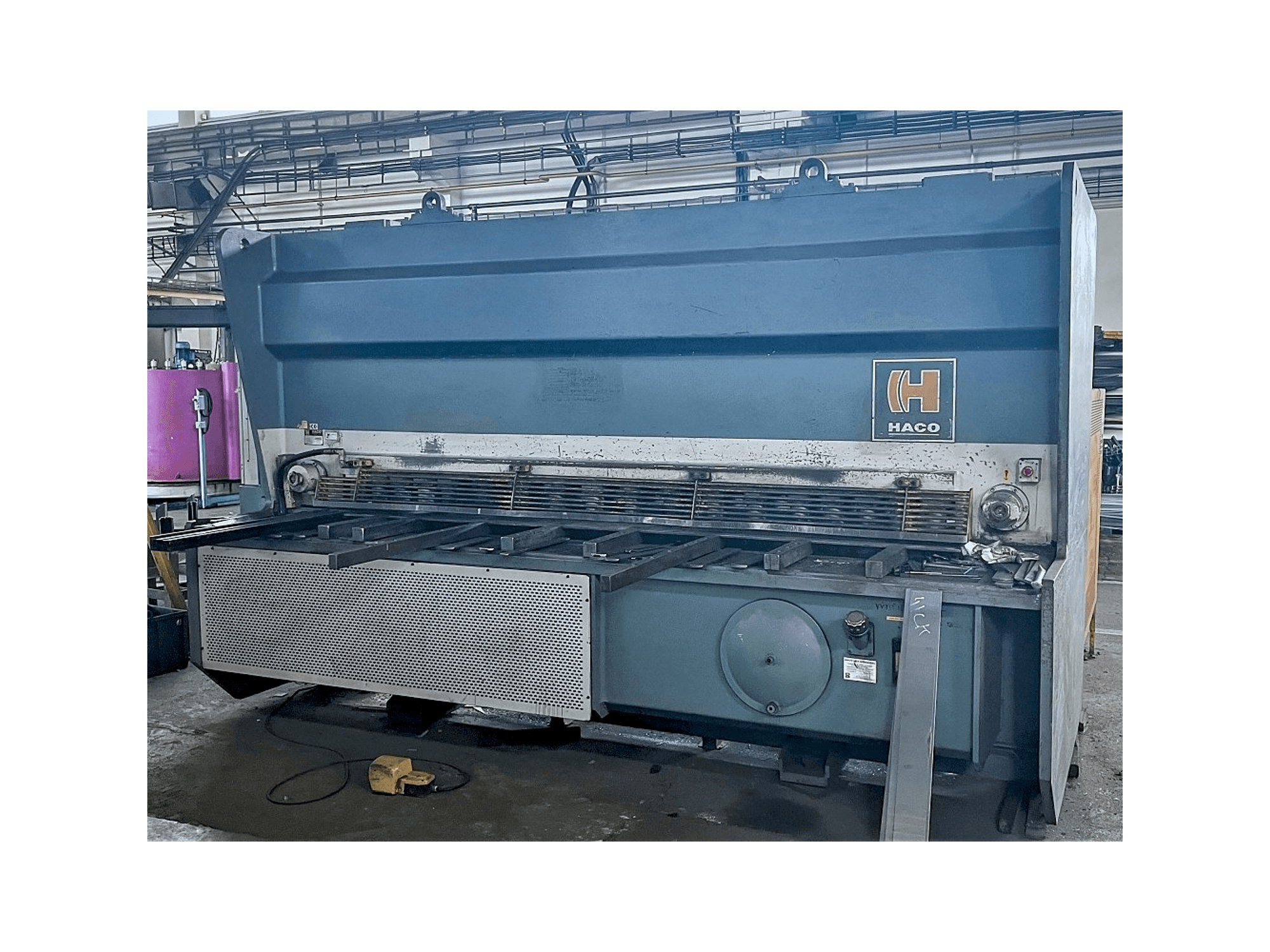 Vista frontal de la máquina HACO HSLX 3016/18 SAB