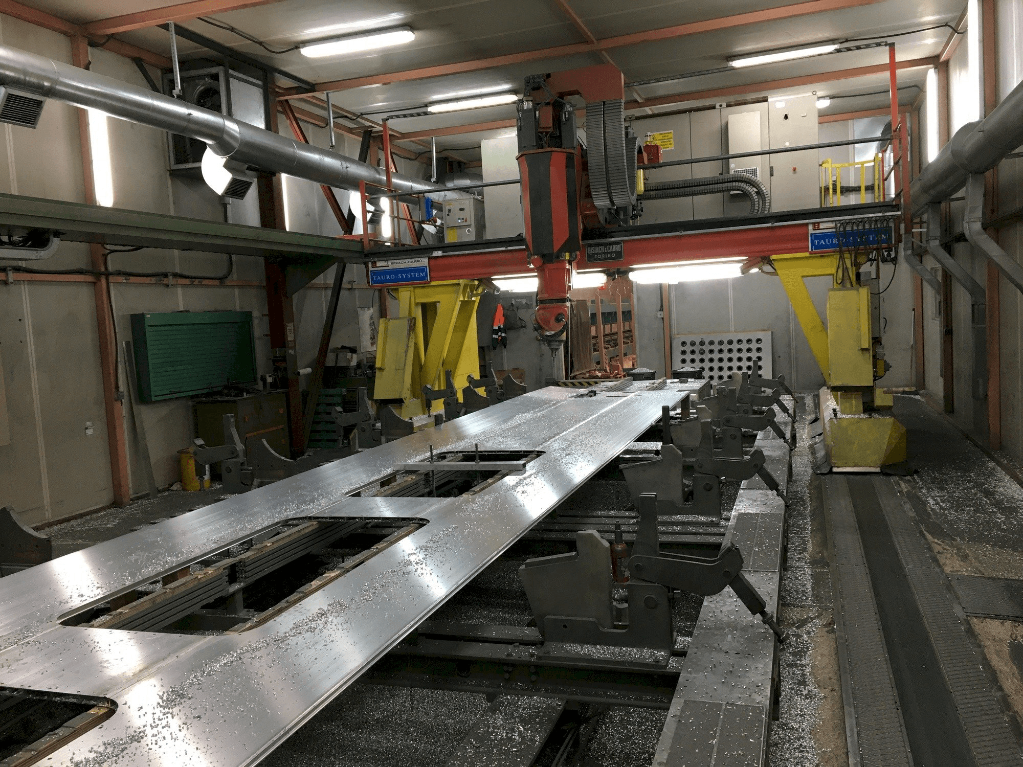 Vista frontal de la máquina Bisiach & Carru TJKP8/11/F