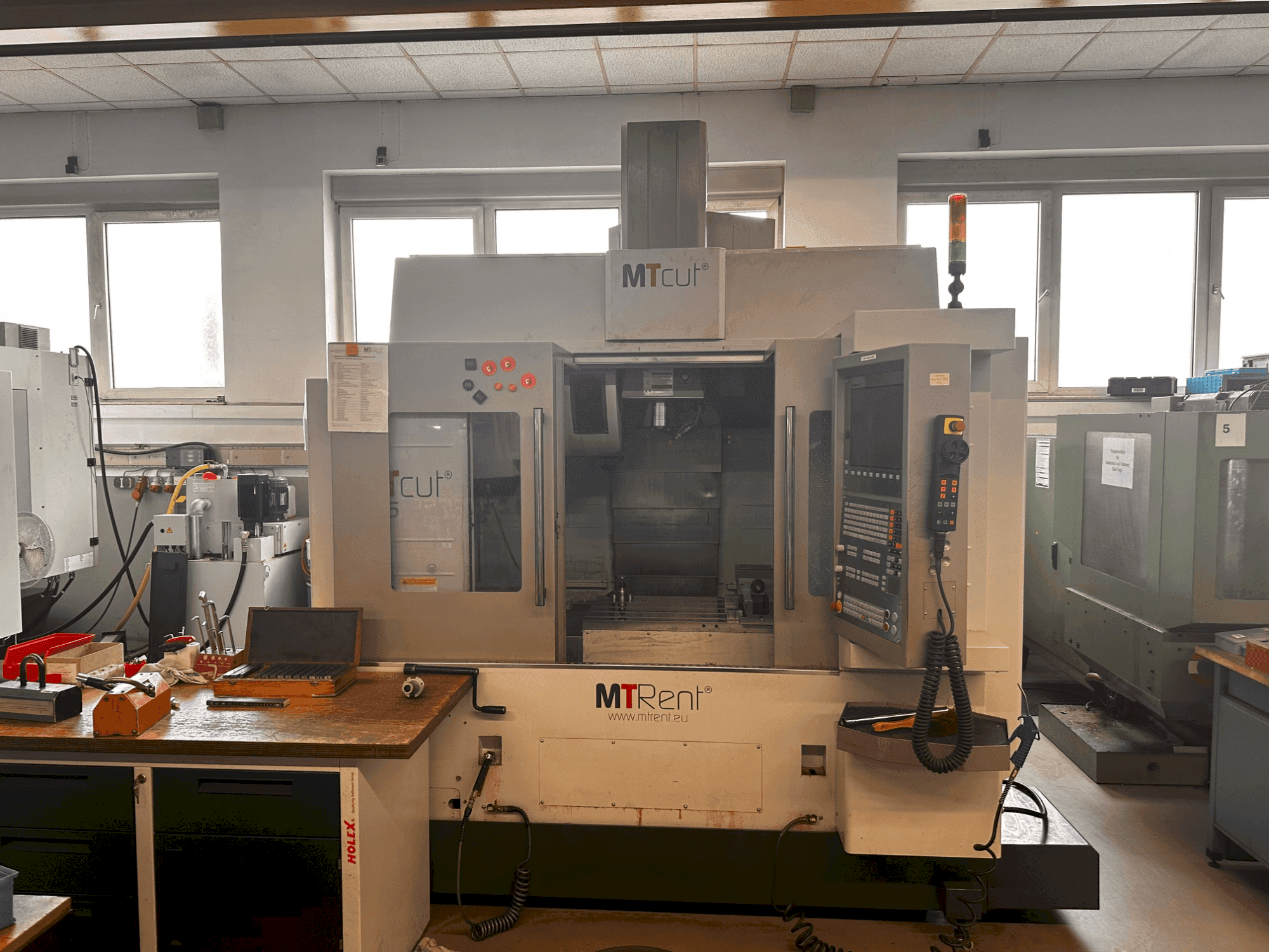 Vista frontal de la máquina MTcut EVO V85