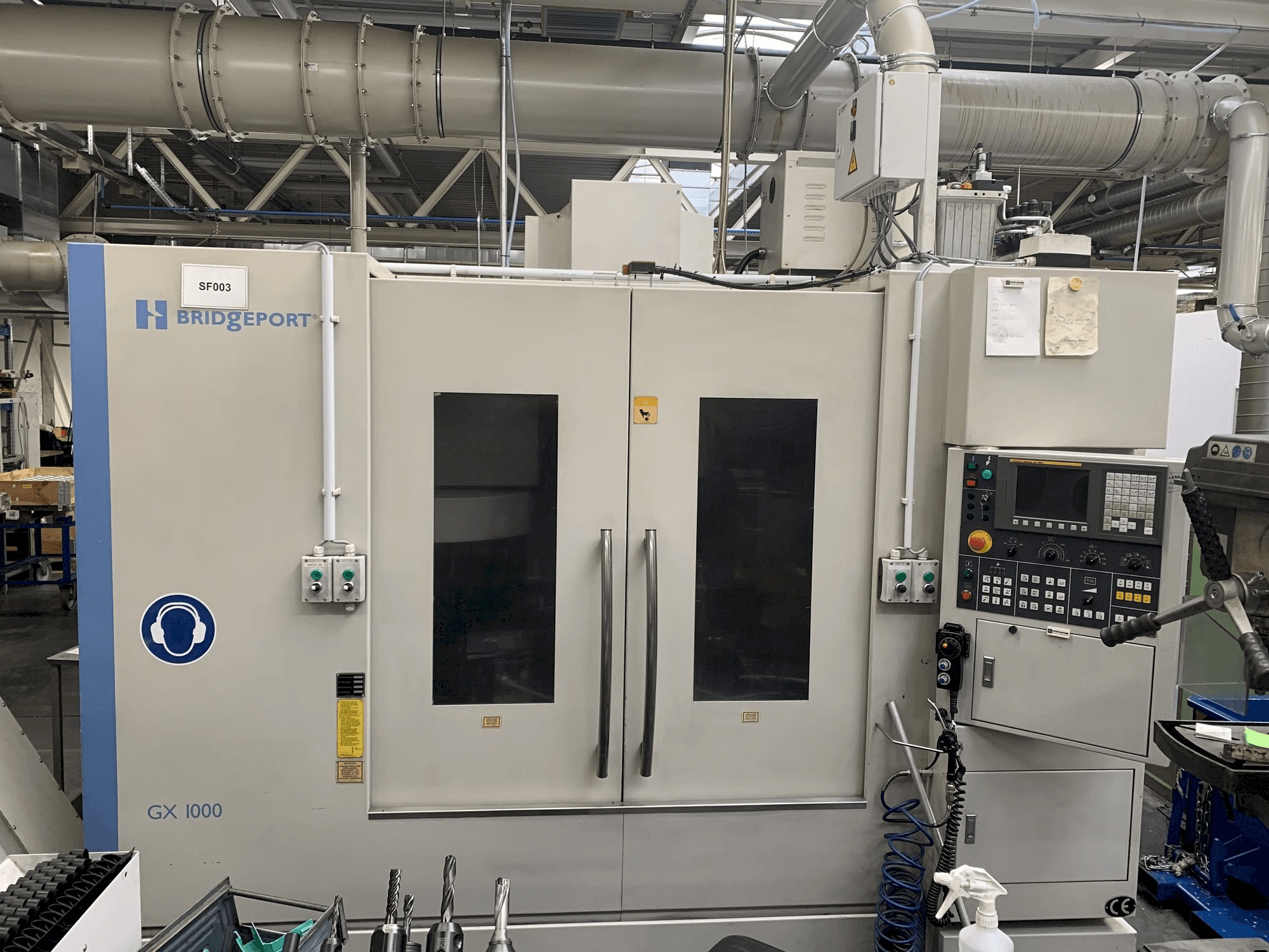 Vista frontal de la máquina HARDINGE GX 1000