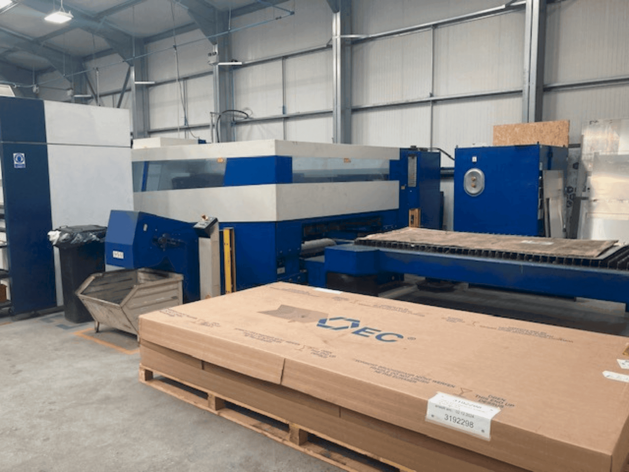 Vista frontal de la máquina TRUMPF Trulaser 5030