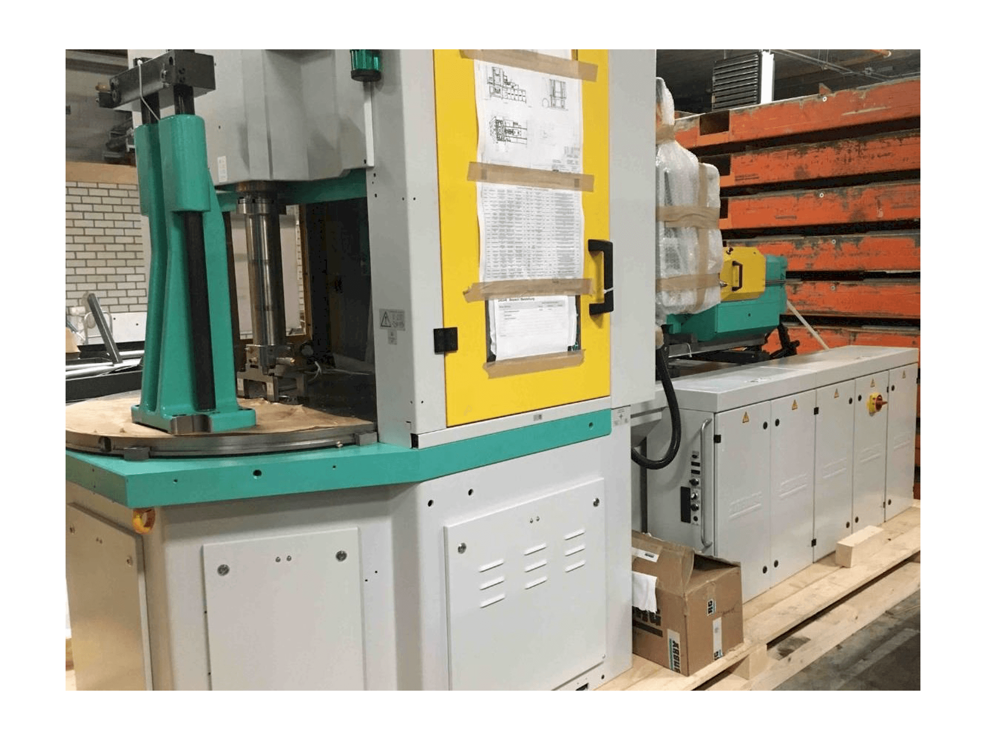 Vista frontal de la máquina Arburg ALLROUNDER 1200 t 1000 - 400