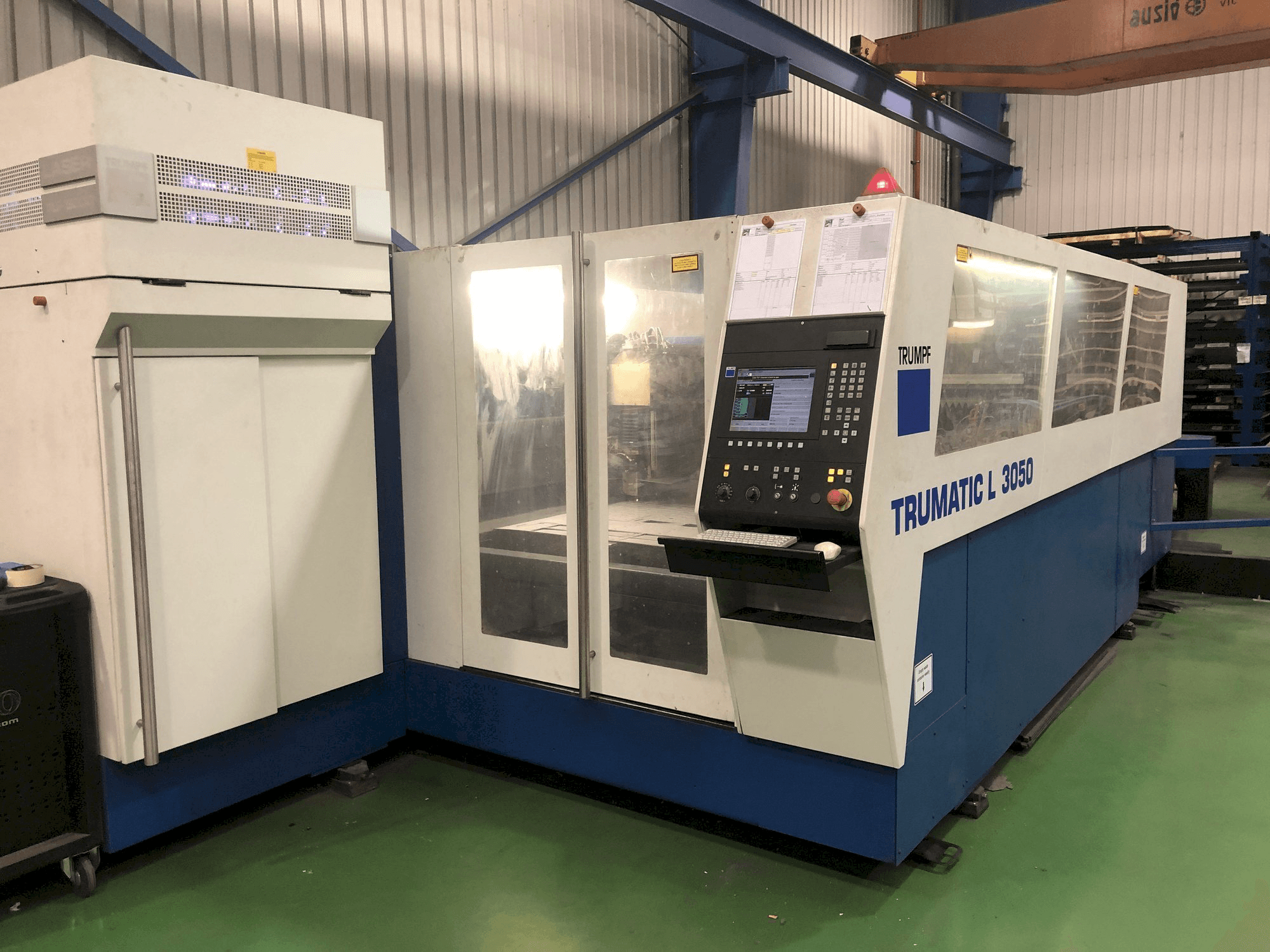 Vista frontal de la máquina Trumpf Trumatic L3050