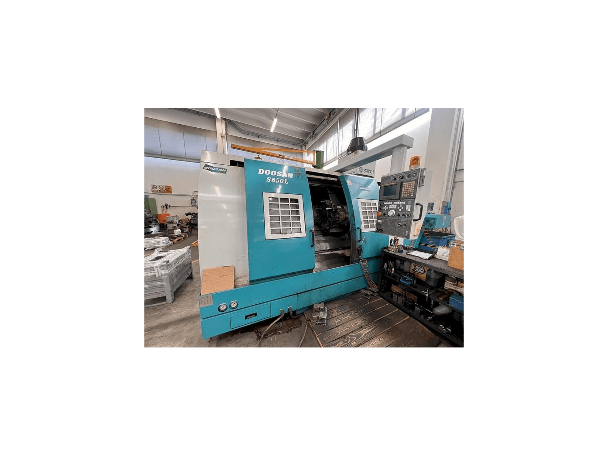 Vista frontal de la máquina Doosan S550L