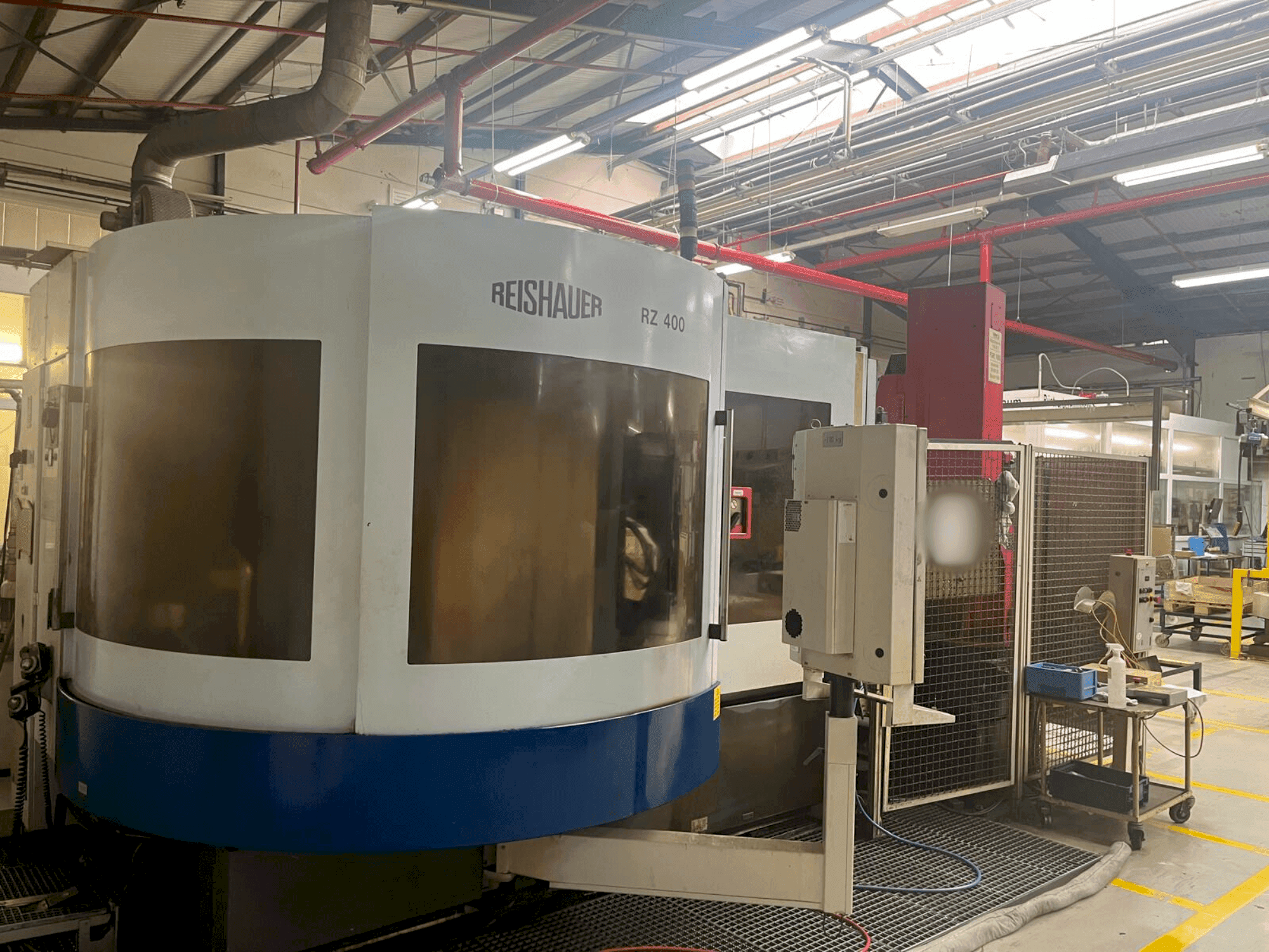 Vista frontal de la máquina Reishauer RZ 400