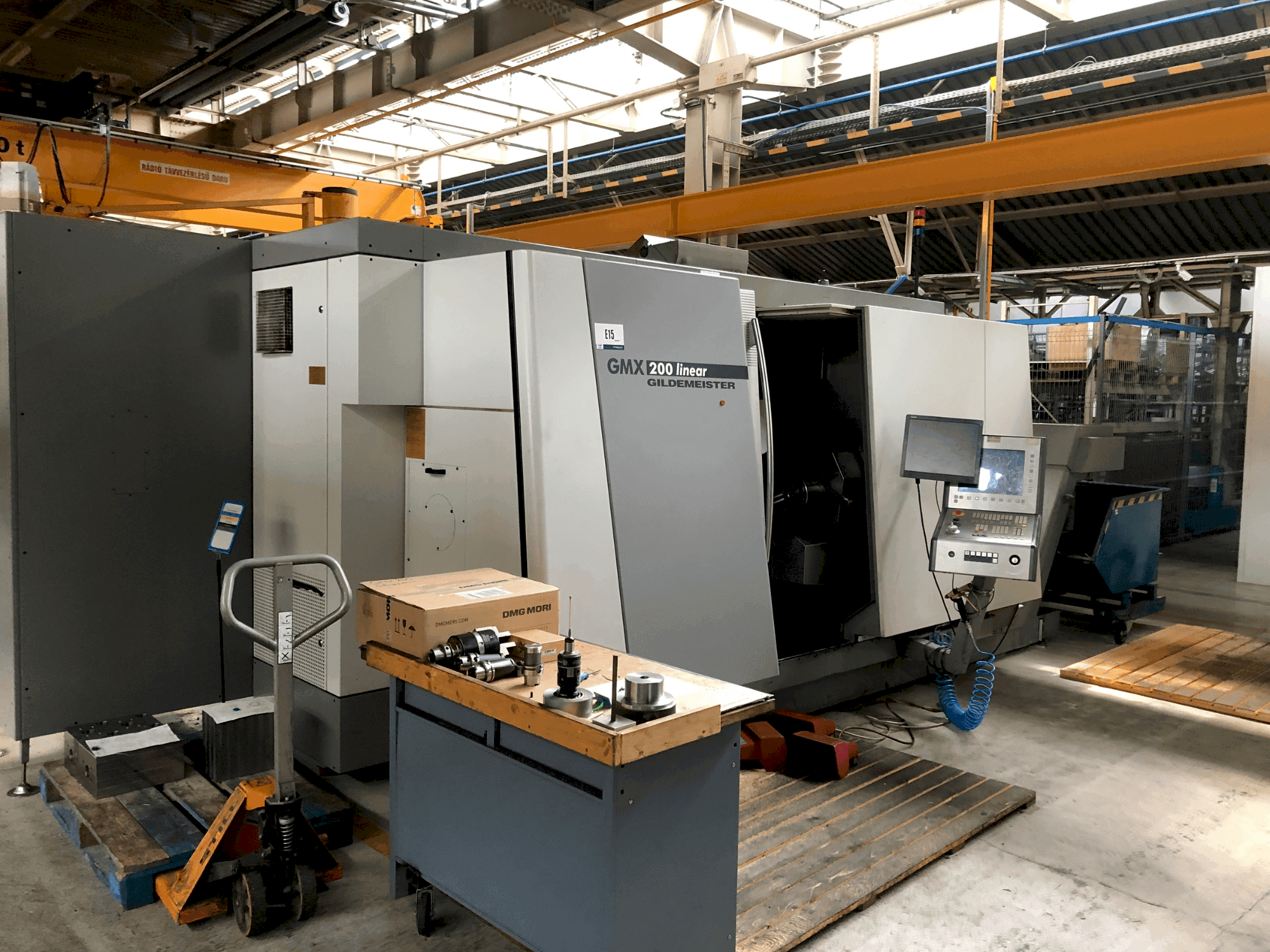 Vista frontal de la máquina DMG MORI GMX 200 Linear (2004)