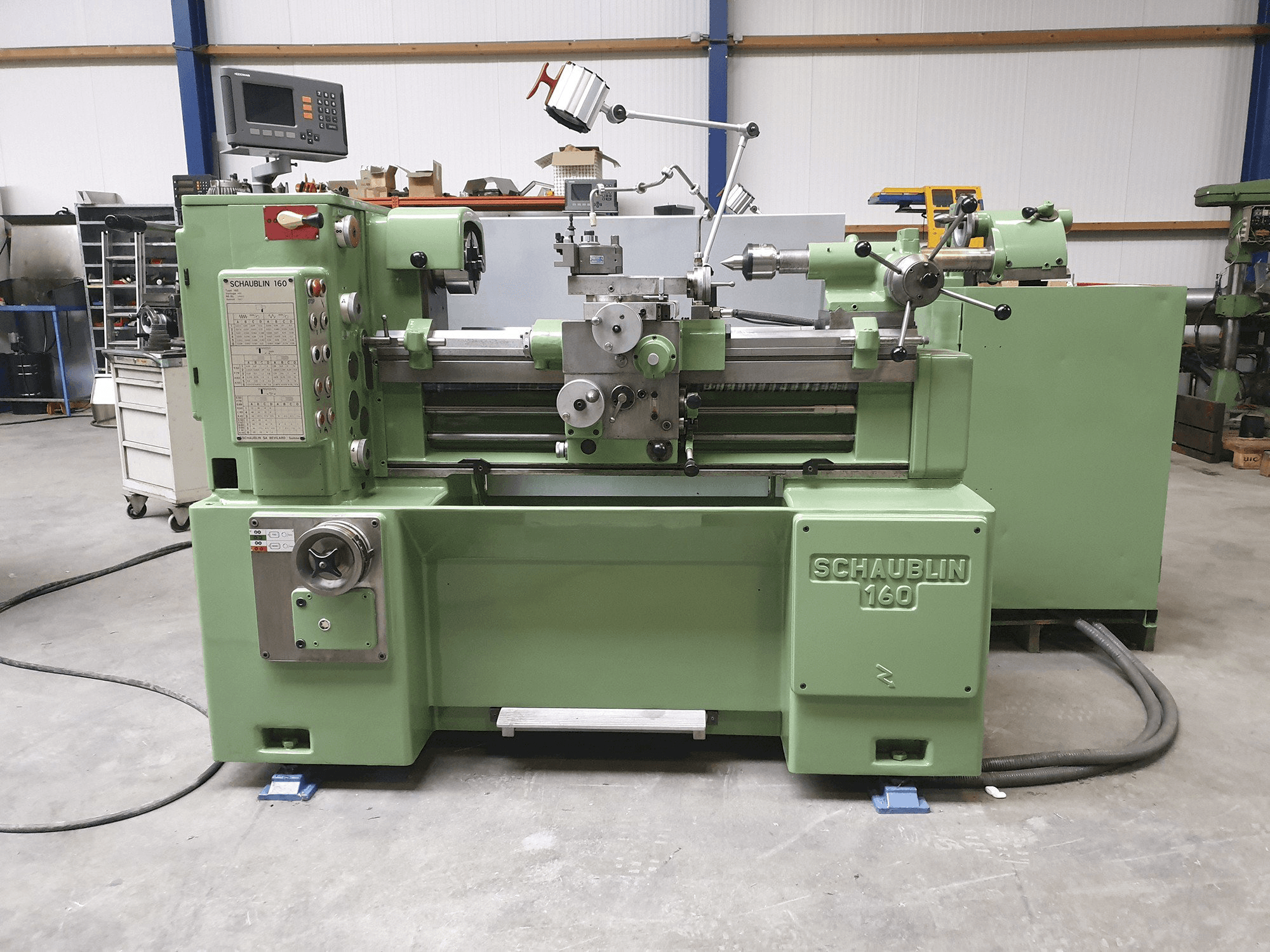 Vista frontal de la máquina SCHAUBLIN 160
