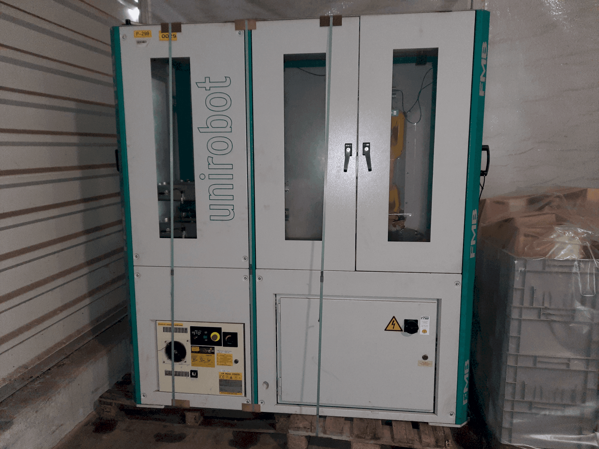 Vista frontal de la máquina FANUC R30-iB Mate A05B-2651-B011