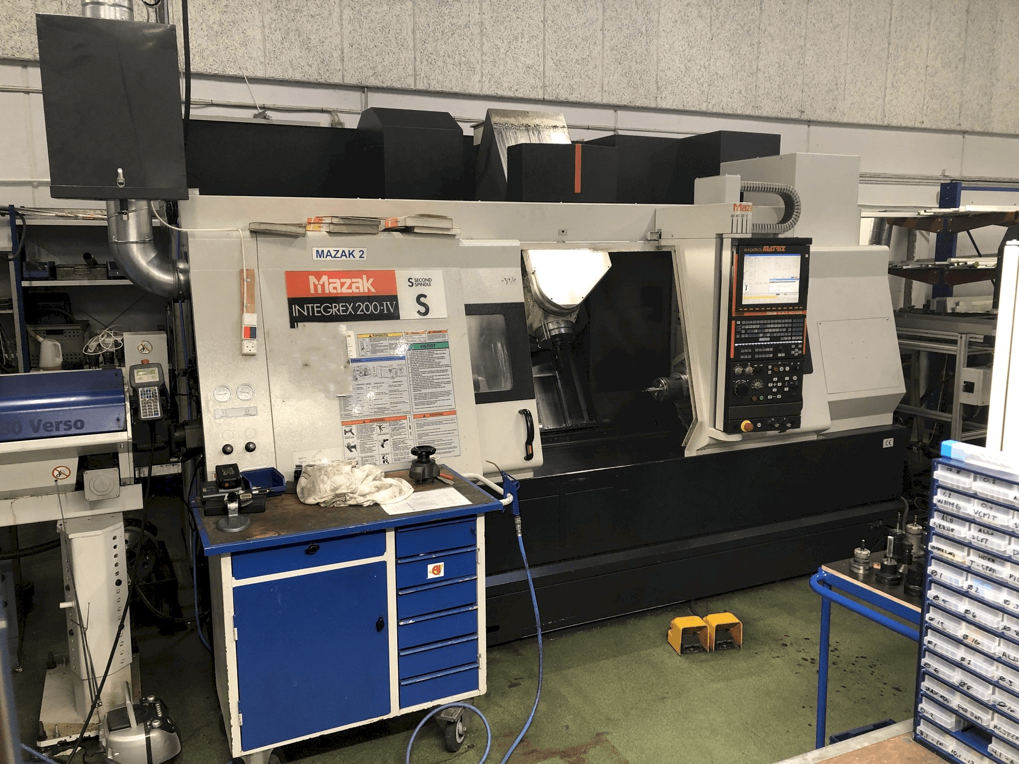 Vista frontal de la máquina Mazak INTEGREX 200-IV